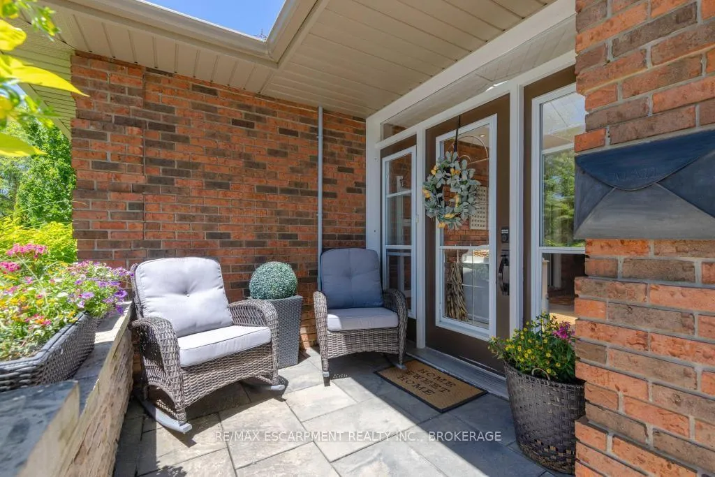 Photo 4 of 26 Butler Crescent, St. Catharines, Lakeshore — HOMEH