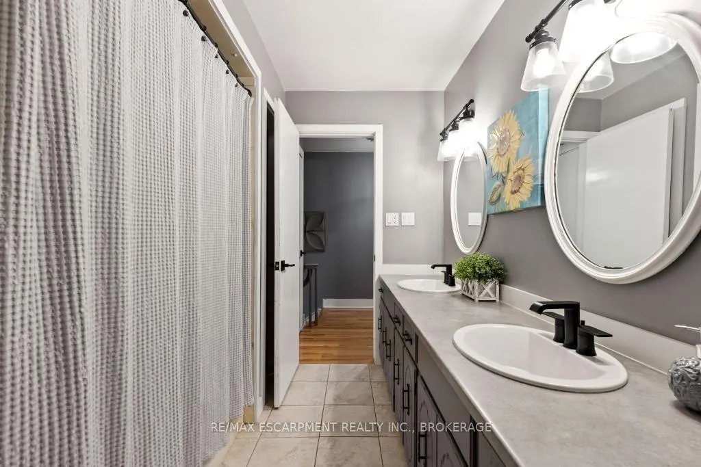 Photo 19 of 26 Butler Crescent, St. Catharines, Lakeshore — HOMEH