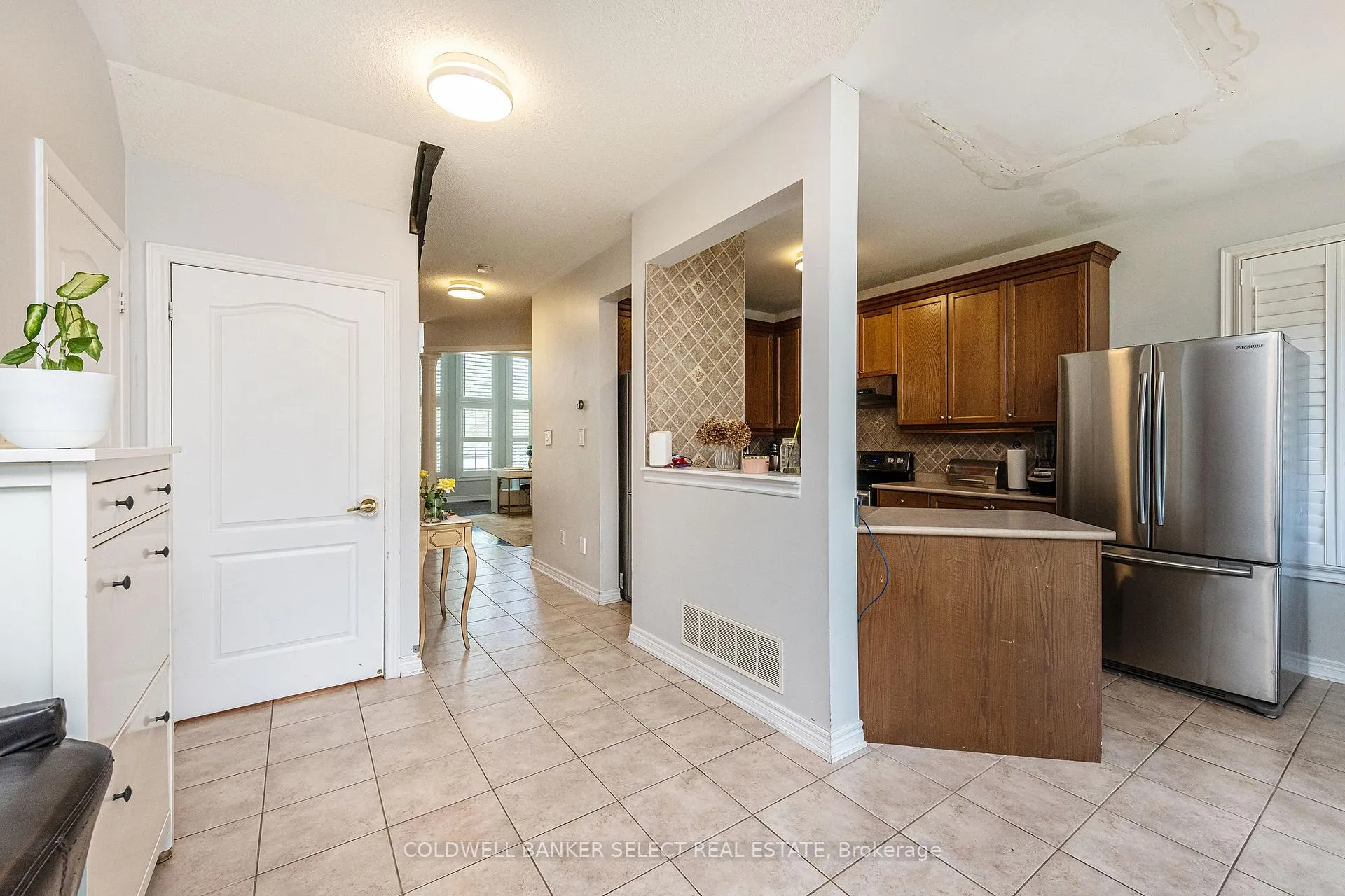 Photo 11 of 86 Stoneylake Avenue, Brampton, Madoc — HOMEH