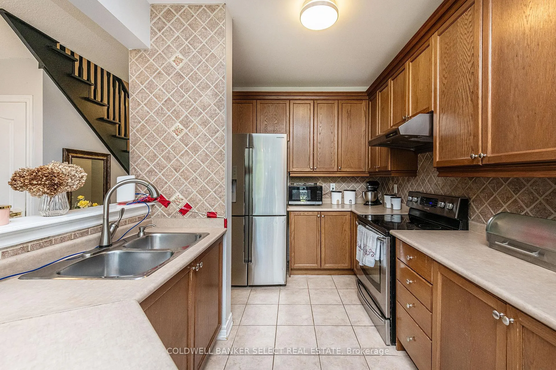 Photo 13 of 86 Stoneylake Avenue, Brampton, Madoc — HOMEH