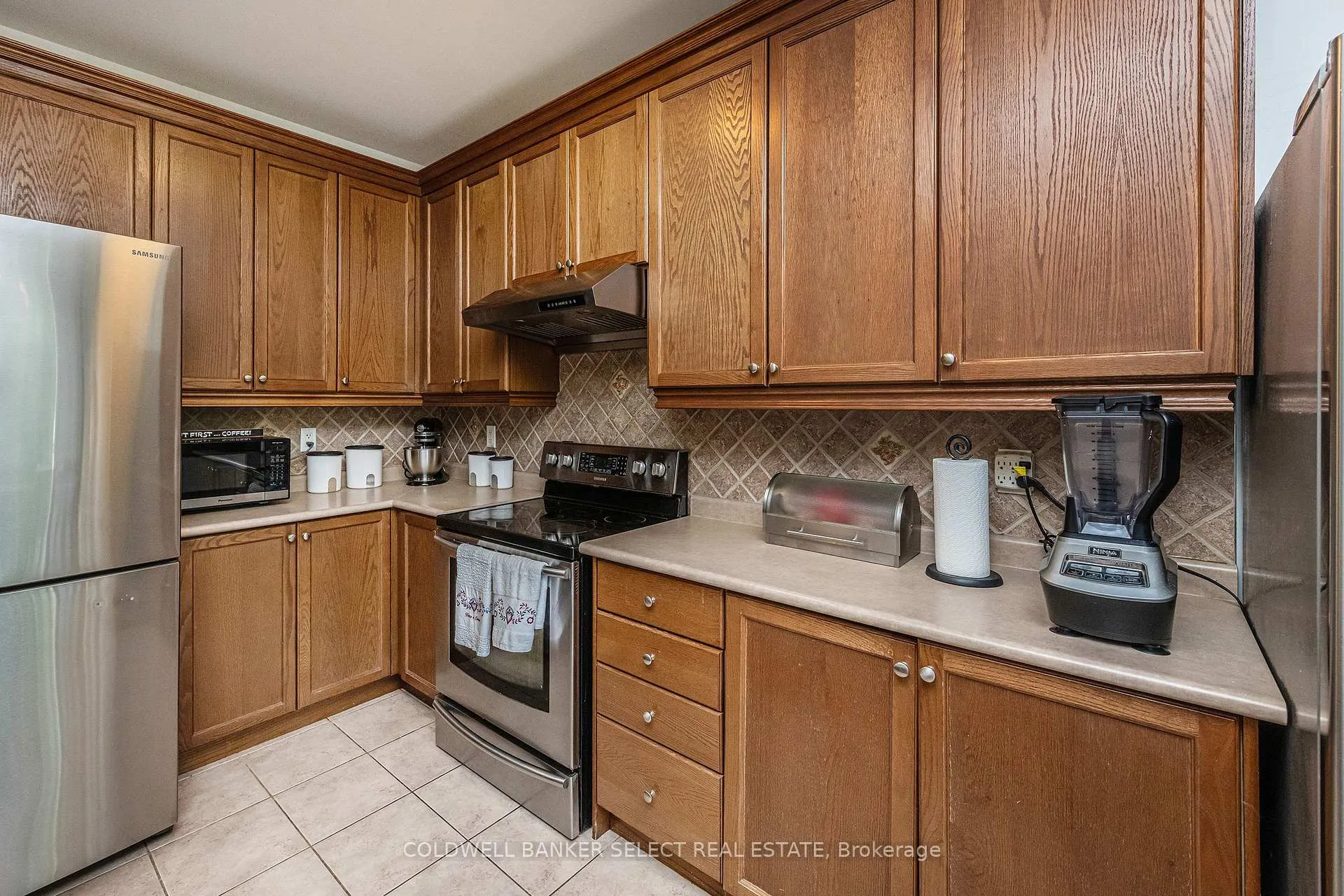 Photo 15 of 86 Stoneylake Avenue, Brampton, Madoc — HOMEH