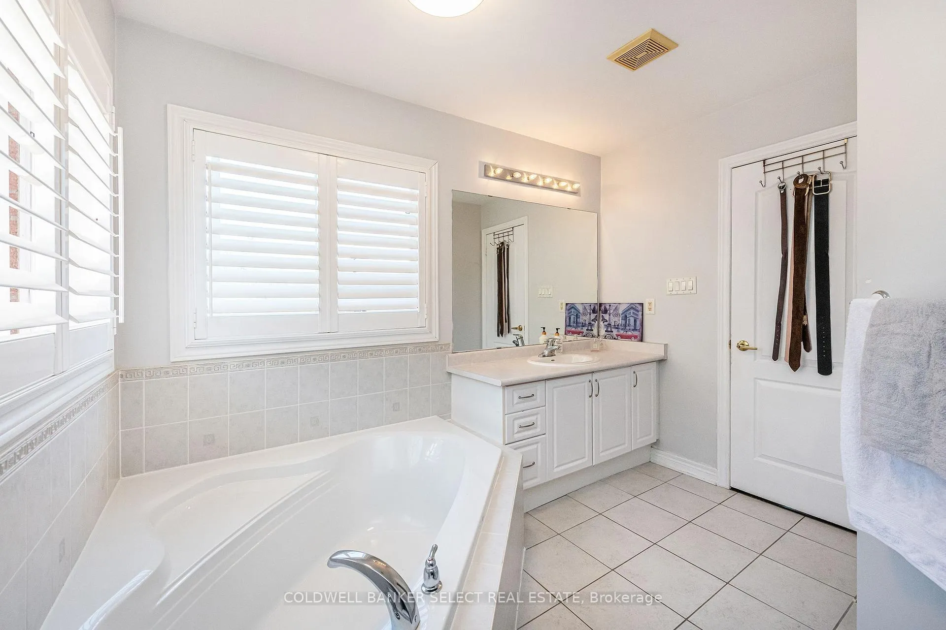 Photo 26 of 86 Stoneylake Avenue, Brampton, Madoc — HOMEH