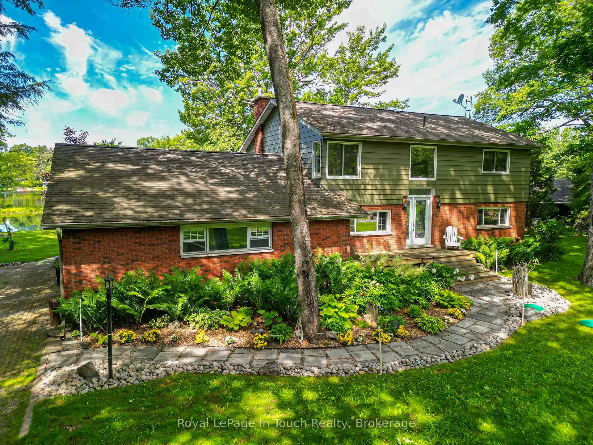 Photo 3 of 1464 Golden Beach Road, Bracebridge, Monck (Bracebridge) — HOMEH