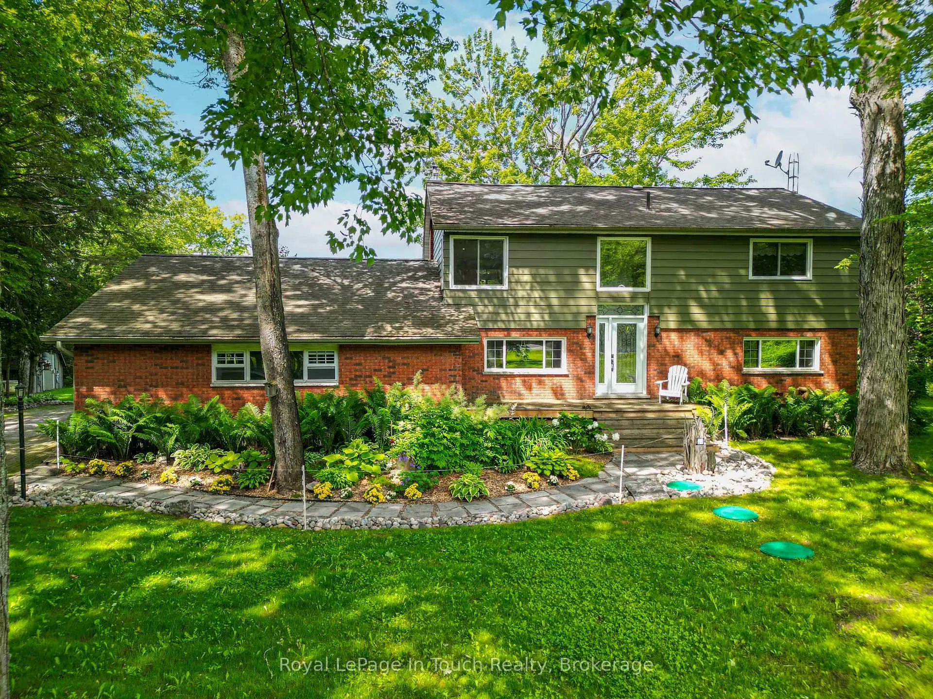 Photo 4 of 1464 Golden Beach Road, Bracebridge, Monck (Bracebridge) — HOMEH