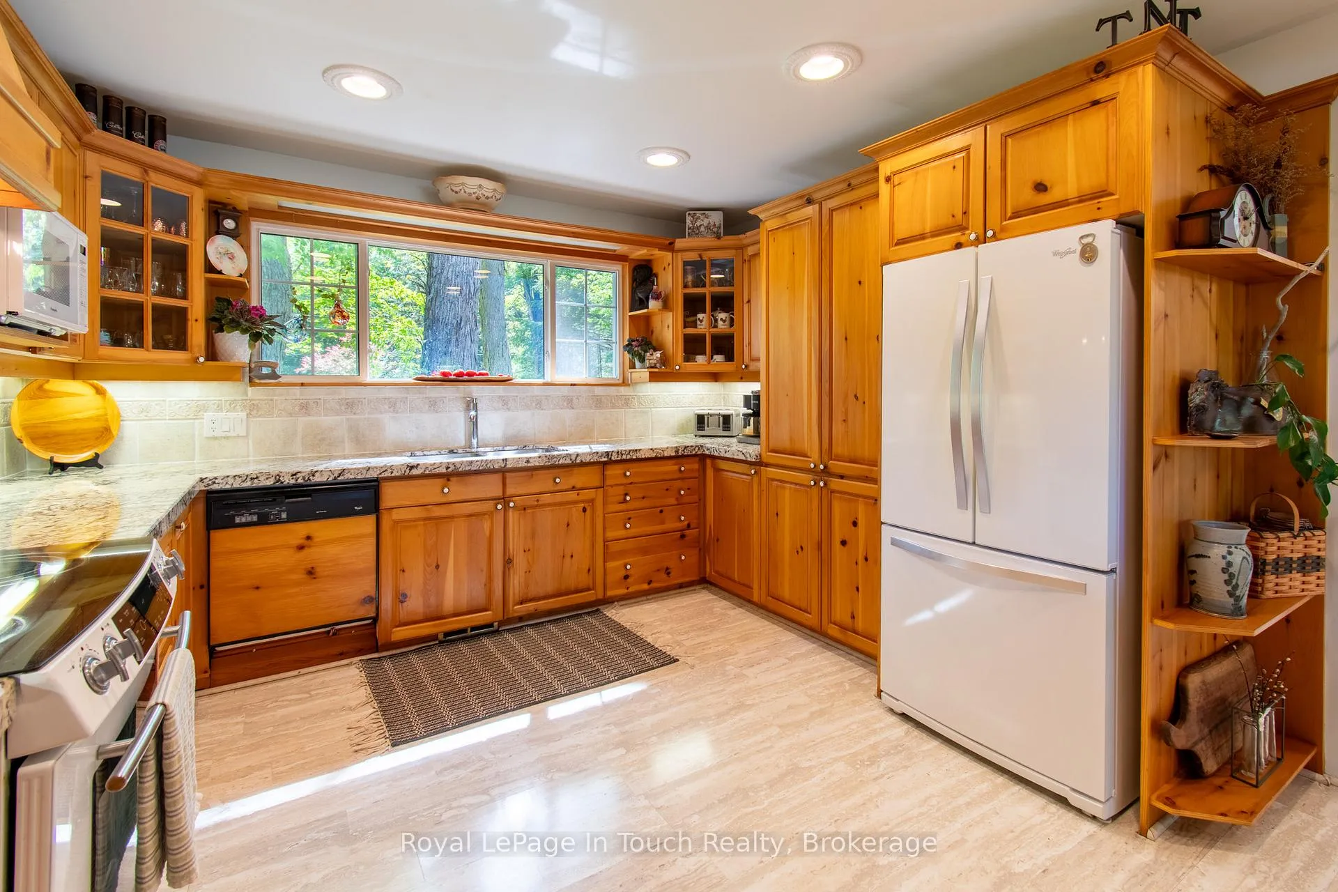 Photo 13 of 1464 Golden Beach Road, Bracebridge, Monck (Bracebridge) — HOMEH