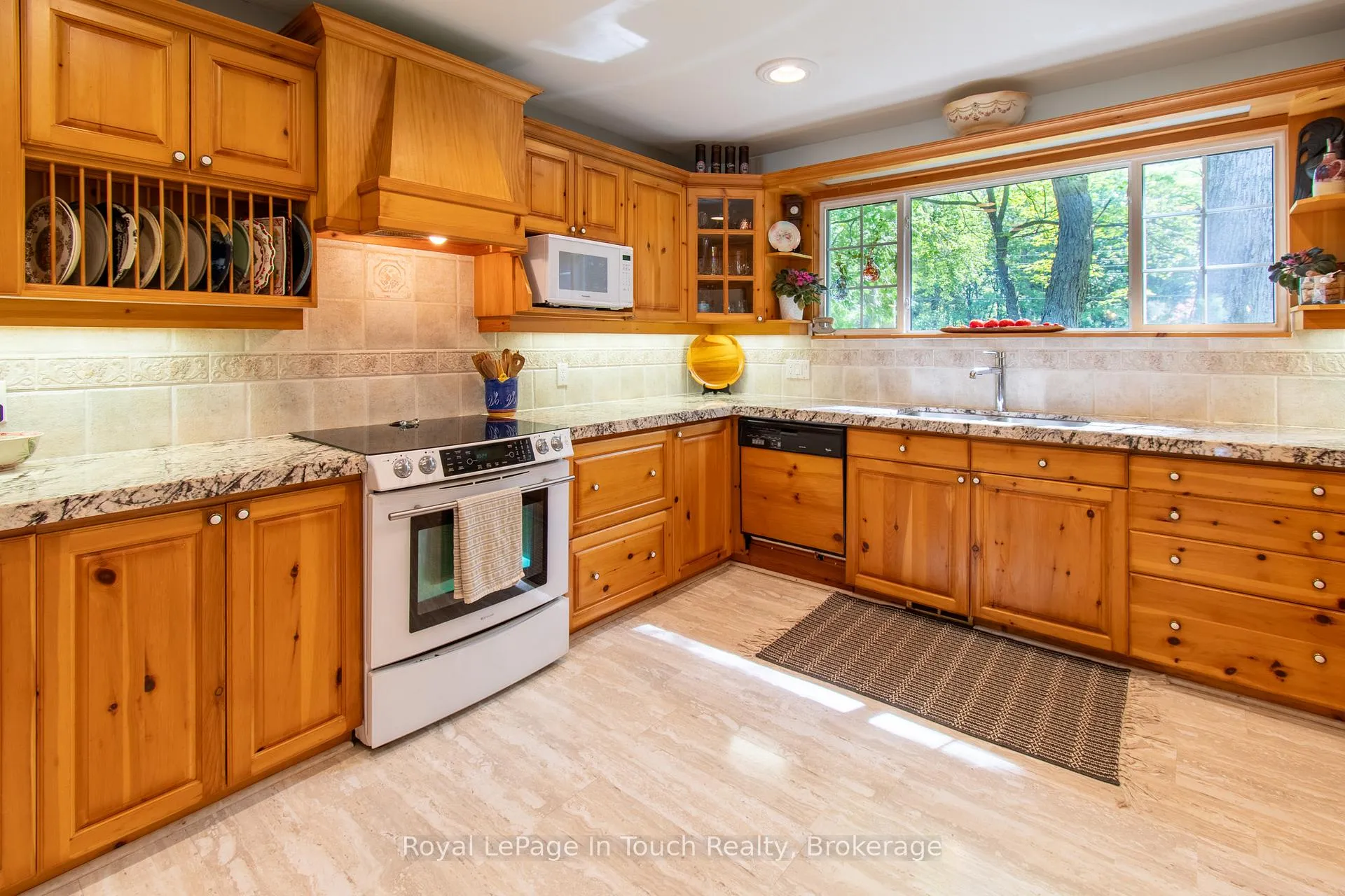 Photo 14 of 1464 Golden Beach Road, Bracebridge, Monck (Bracebridge) — HOMEH