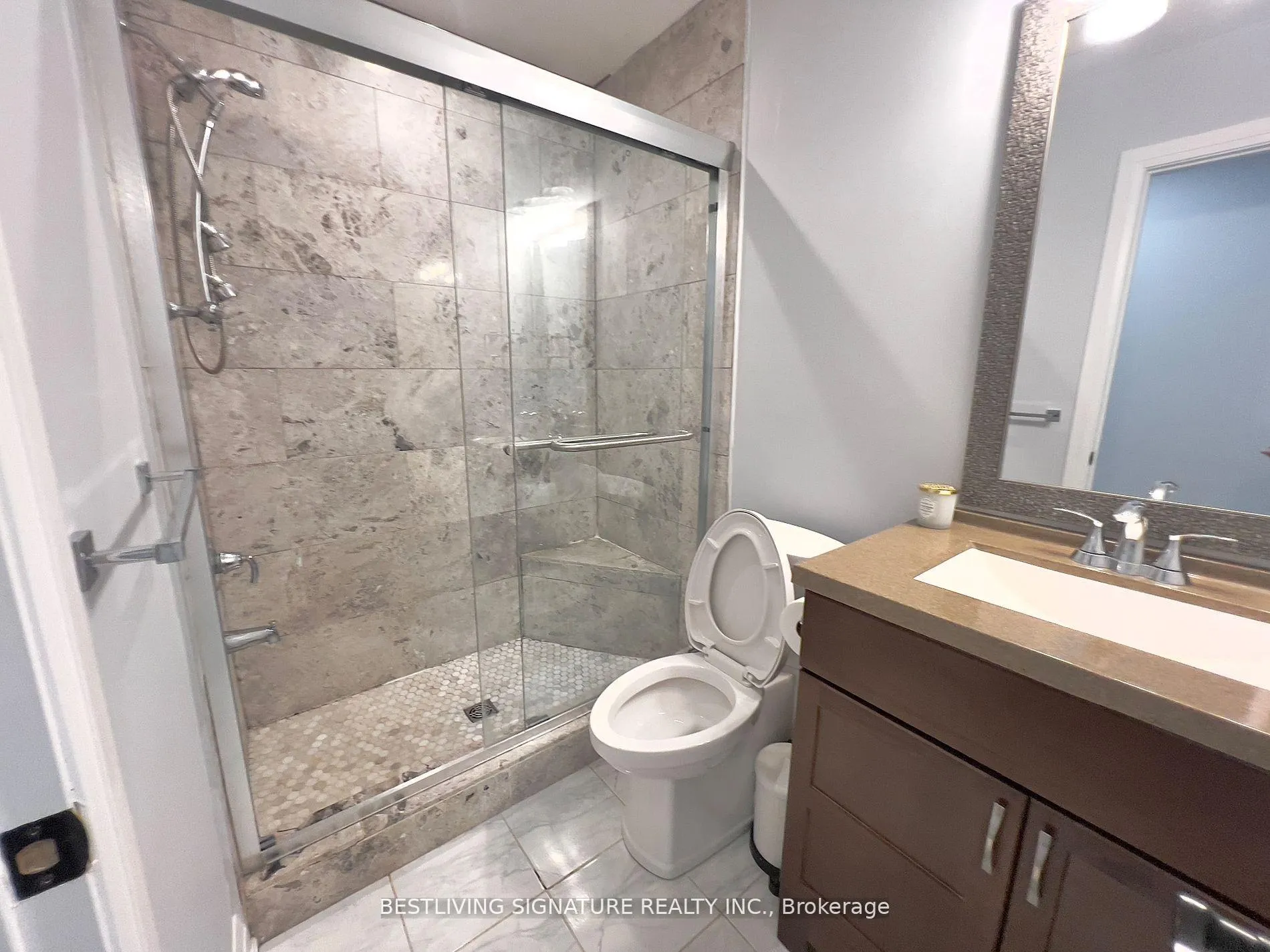 Photo 17 of 103 Antique Drive, Richmond Hill, Oak Ridges Lake Wilcox — HOMEH