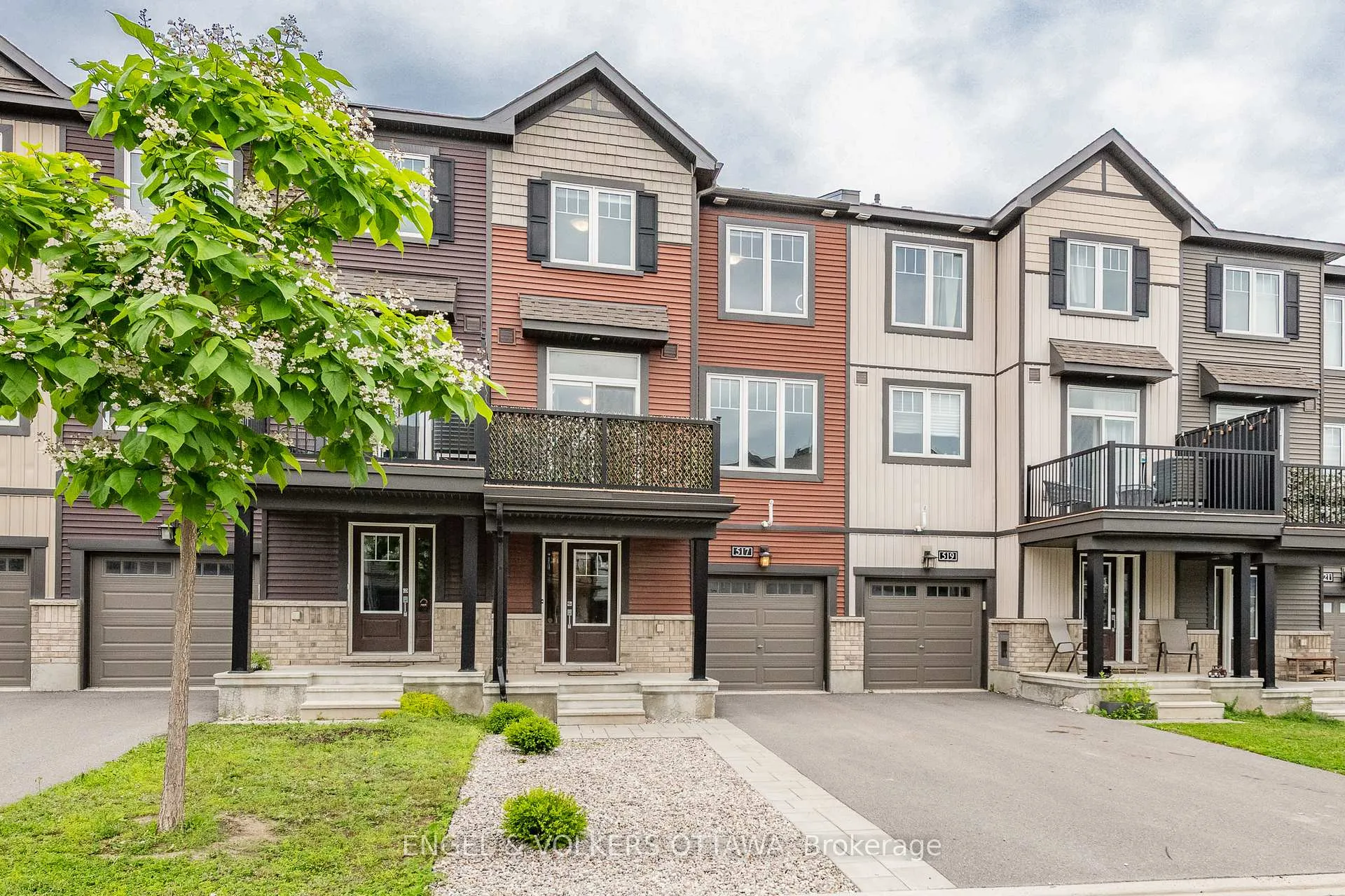 Photo 2 of 517 Galmoy Way, Ottawa, Barrhaven - Half Moon Bay — HOMEH