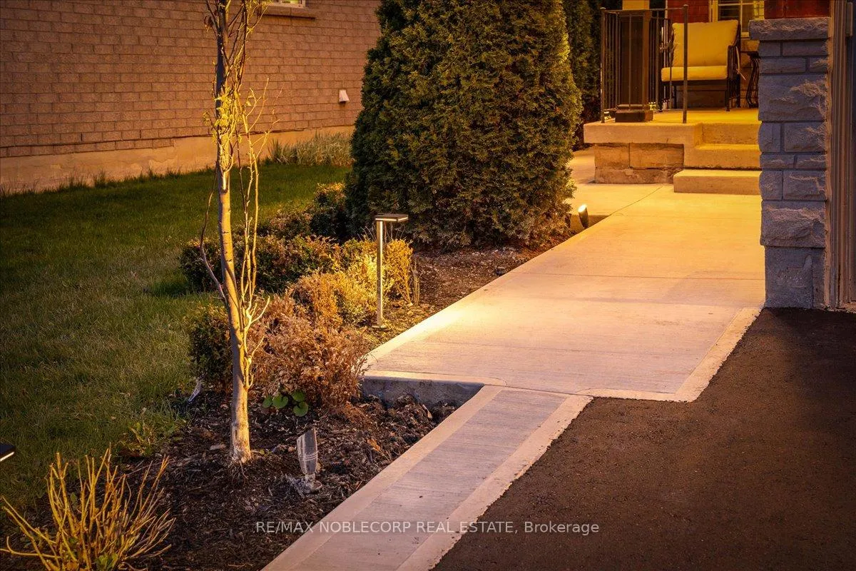 Photo 3 of 338 Ellwood Drive W, Caledon, Bolton West — HOMEH