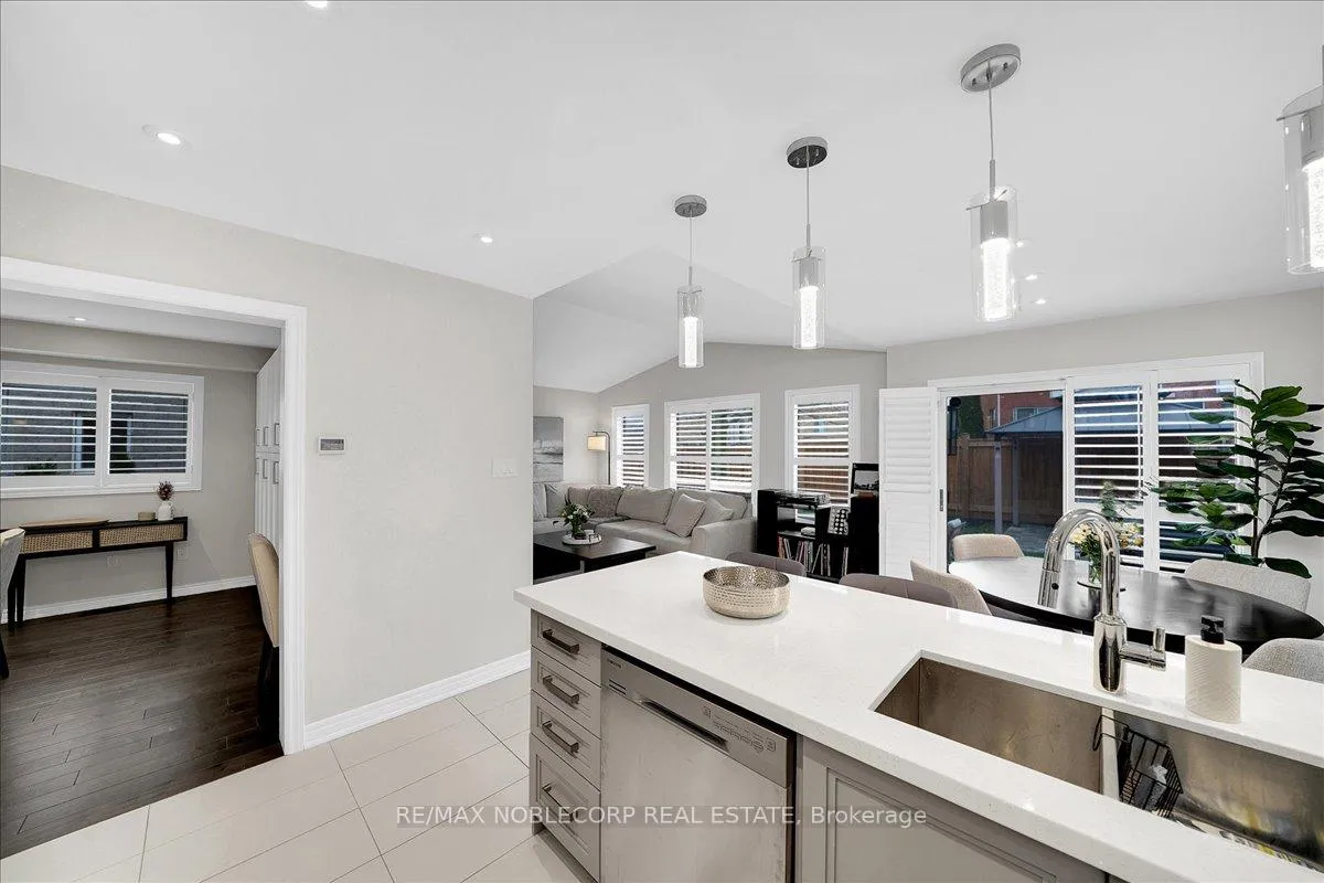 Photo 24 of 338 Ellwood Drive W, Caledon, Bolton West — HOMEH