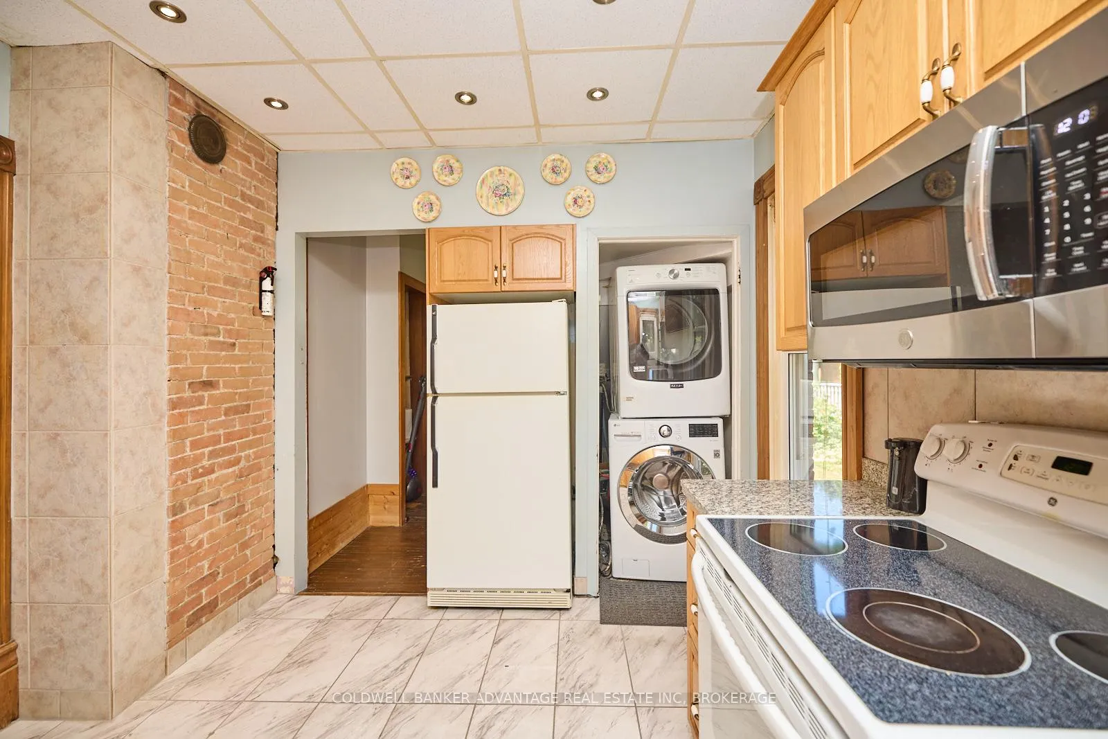 Photo 11 of 144 Geneva Street, St. Catharines, Downtown — HOMEH