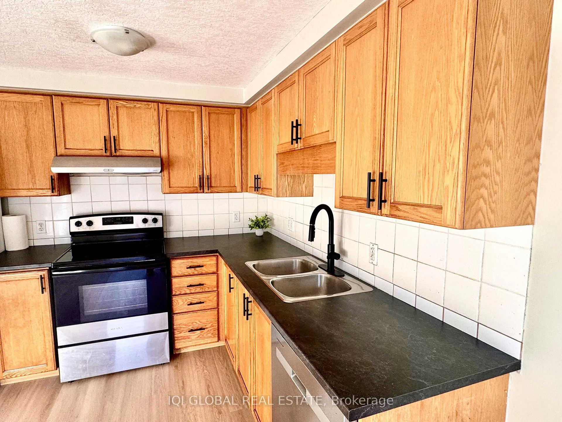 Photo 8 of 516 Virginia Creeper Street, Waterloo, Columbia Forest/Clair Hills — HOMEH