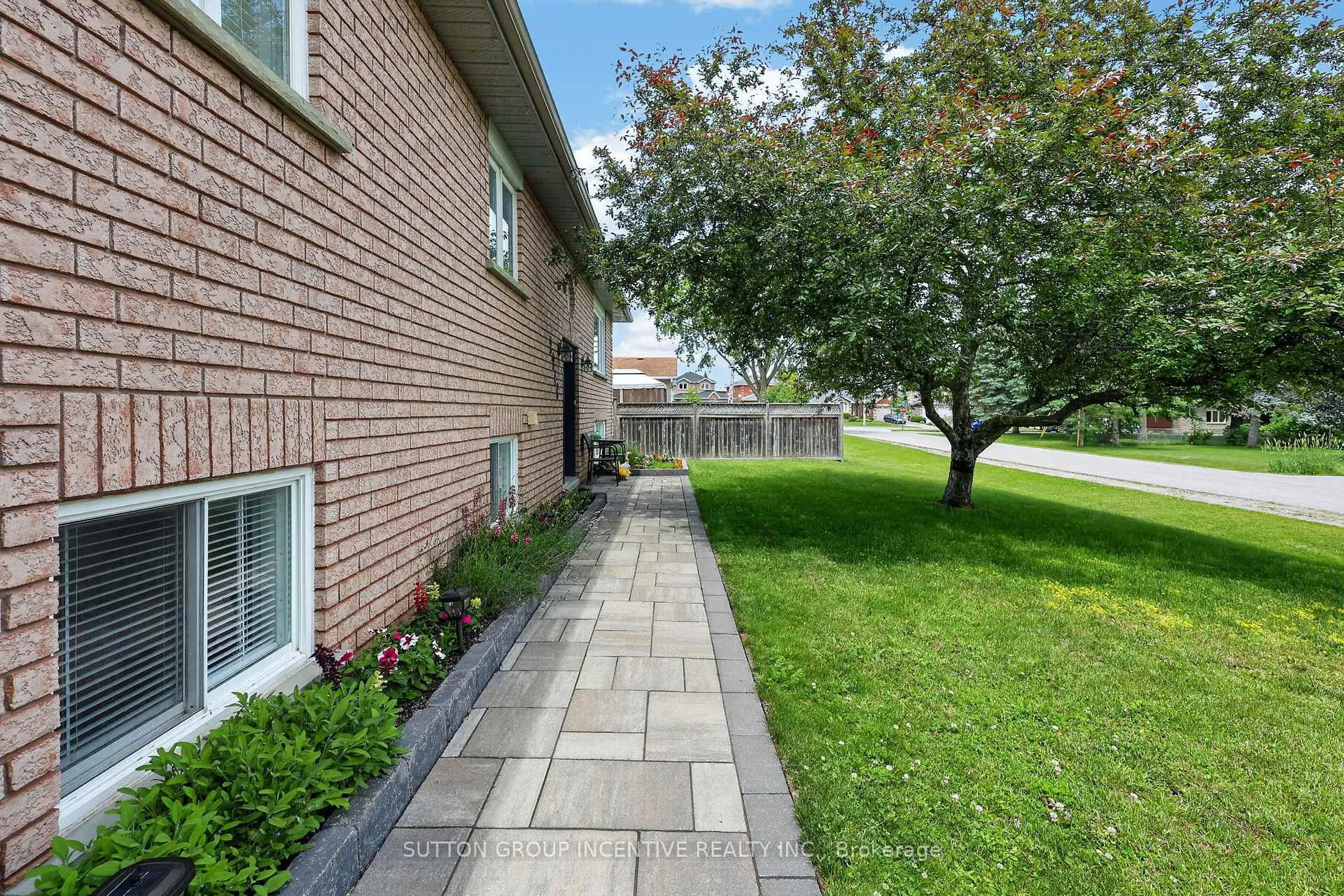 Photo 3 of 2248 Douglas Avenue, Innisfil, Alcona — HOMEH