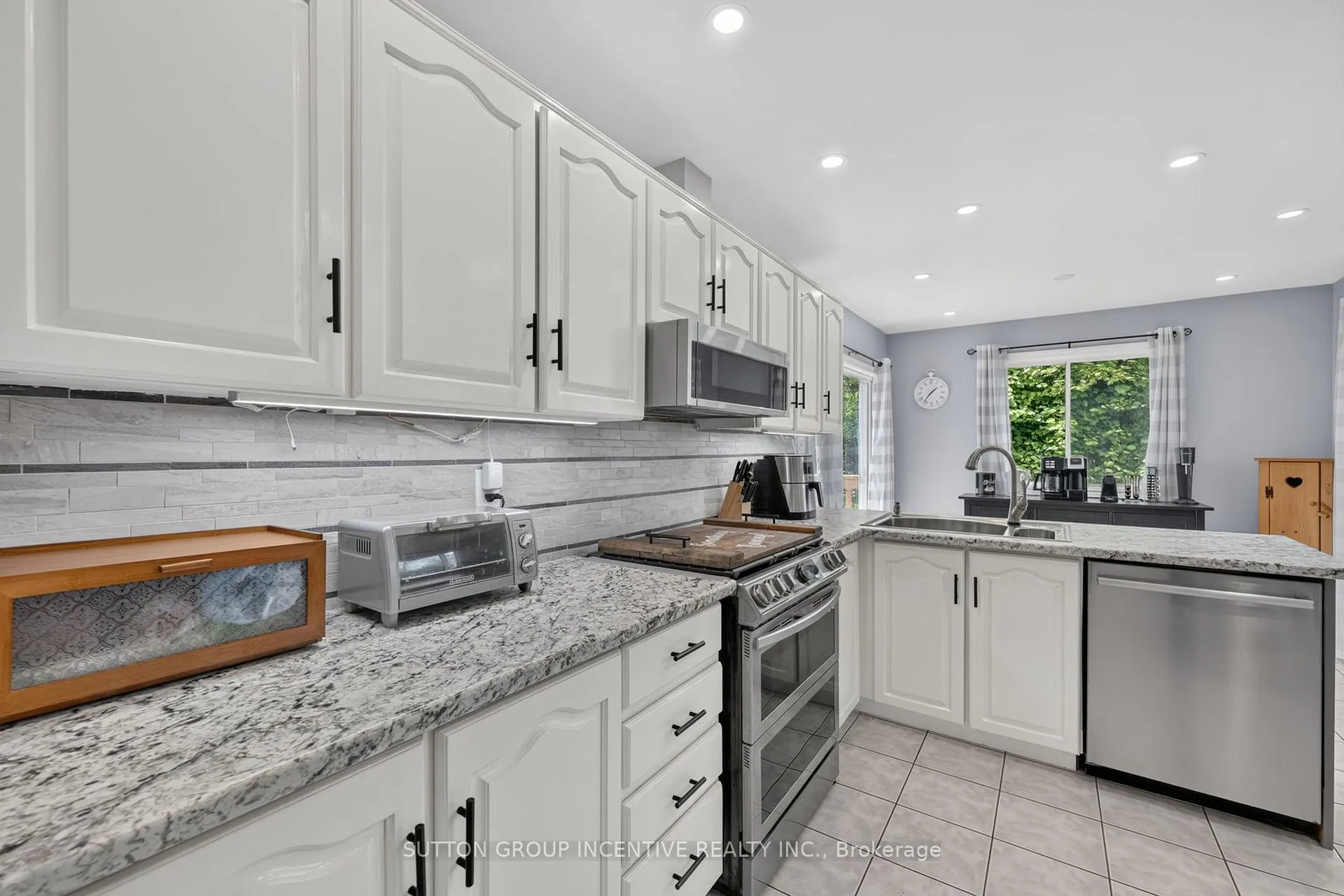 Photo 16 of 2248 Douglas Avenue, Innisfil, Alcona — HOMEH