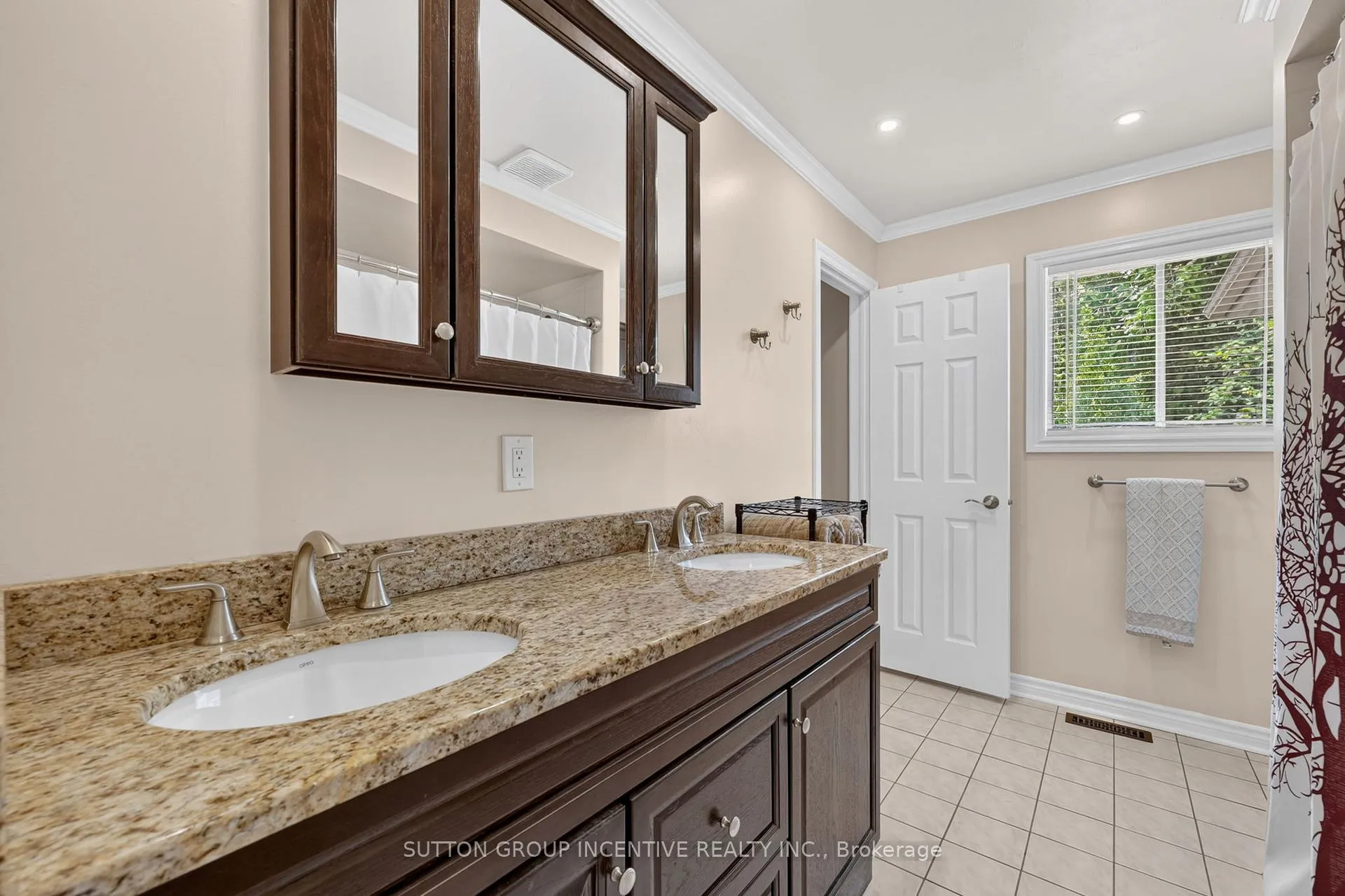 Photo 25 of 2248 Douglas Avenue, Innisfil, Alcona — HOMEH