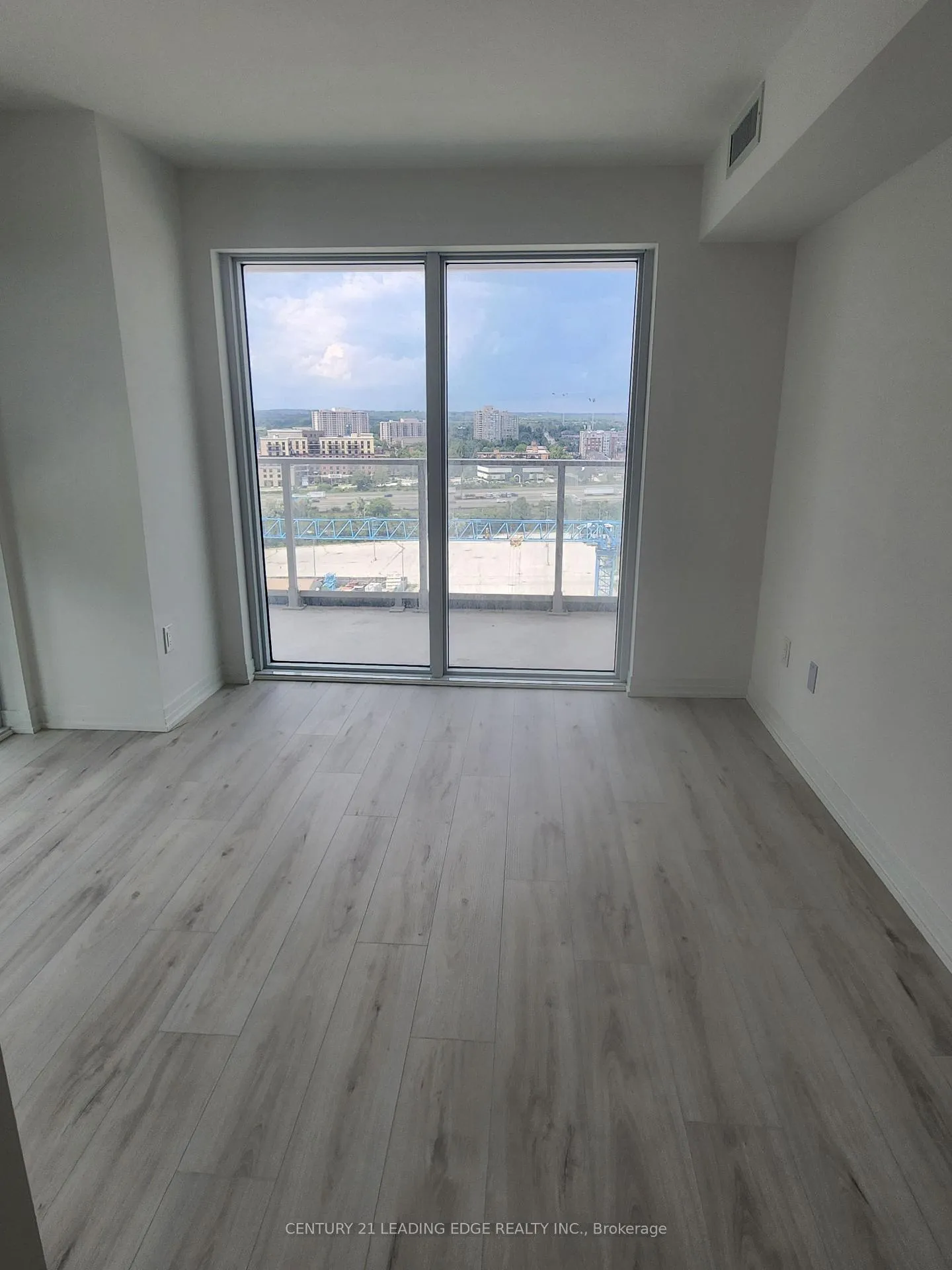 Photo 5 of Unit 1411, 1010 Sandy Beach Road, Pickering, Bay Ridges — HOMEH