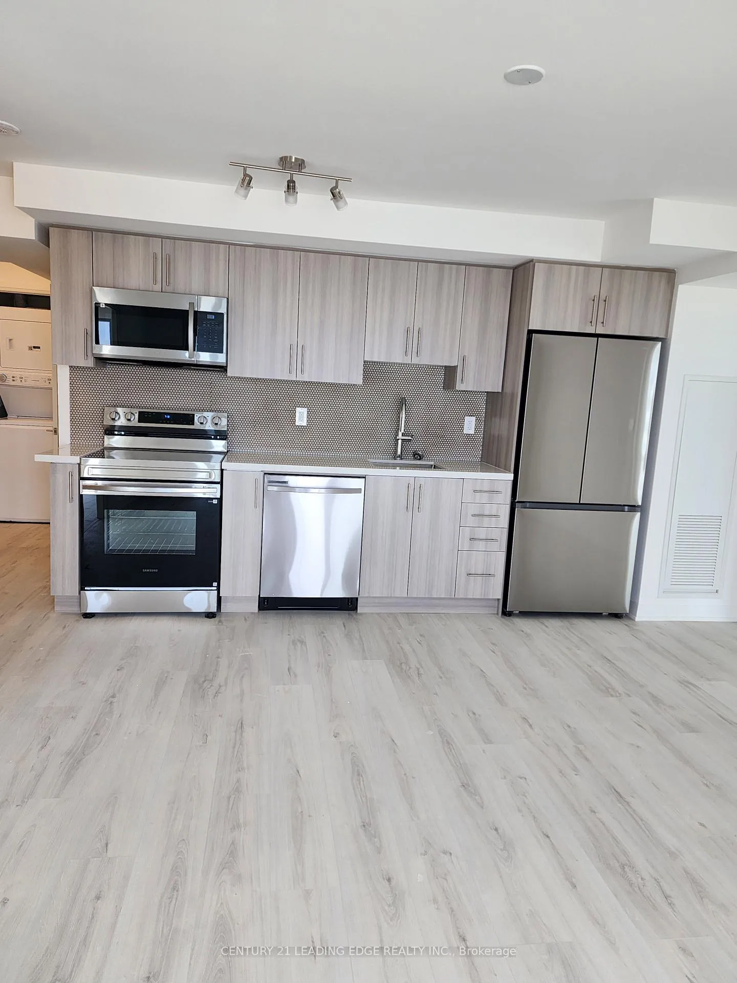 Photo 7 of Unit 1411, 1010 Sandy Beach Road, Pickering, Bay Ridges — HOMEH