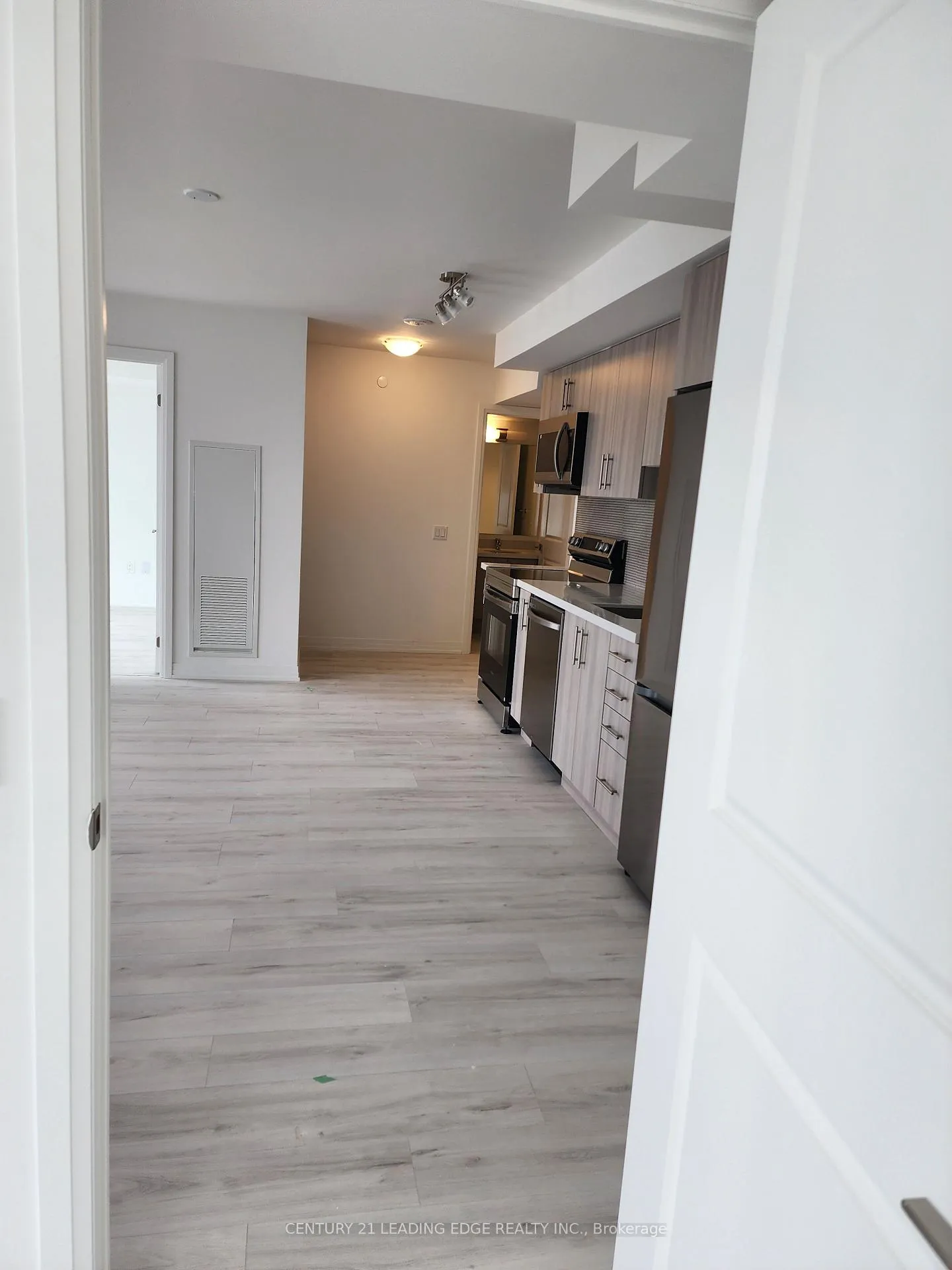 Photo 8 of Unit 1411, 1010 Sandy Beach Road, Pickering, Bay Ridges — HOMEH