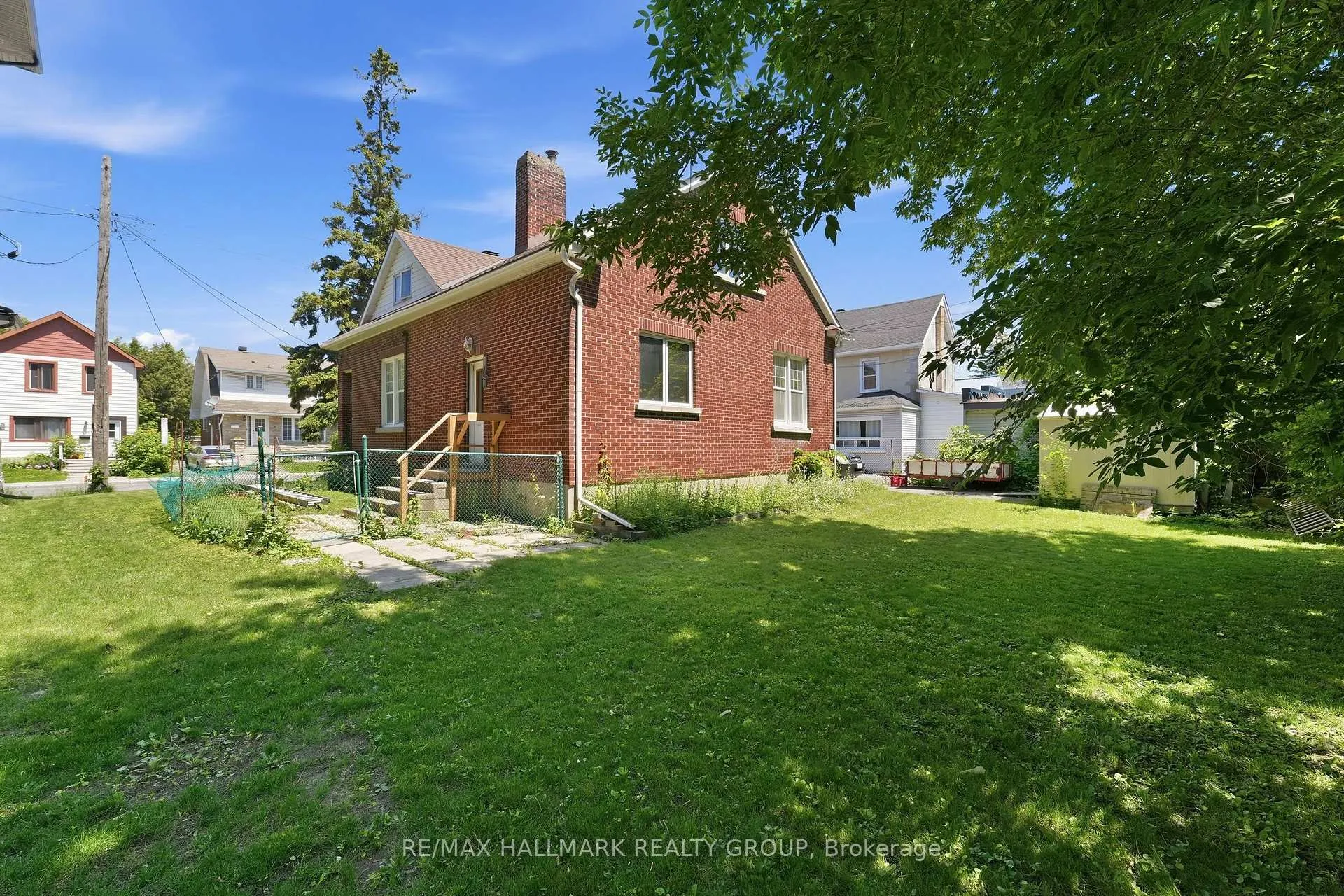 Photo 4 of 70 Queen Mary Street, Ottawa, Overbrook/Castle Heights — HOMEH