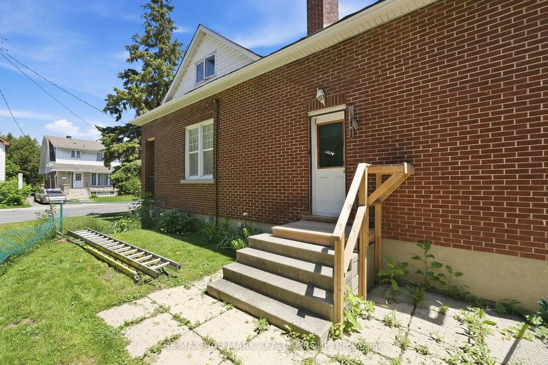 Photo 5 of 70 Queen Mary Street, Ottawa, Overbrook/Castle Heights — HOMEH
