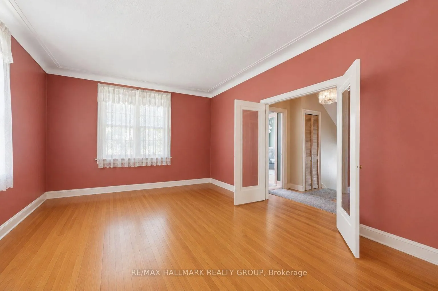 Photo 18 of 70 Queen Mary Street, Ottawa, Overbrook/Castle Heights — HOMEH