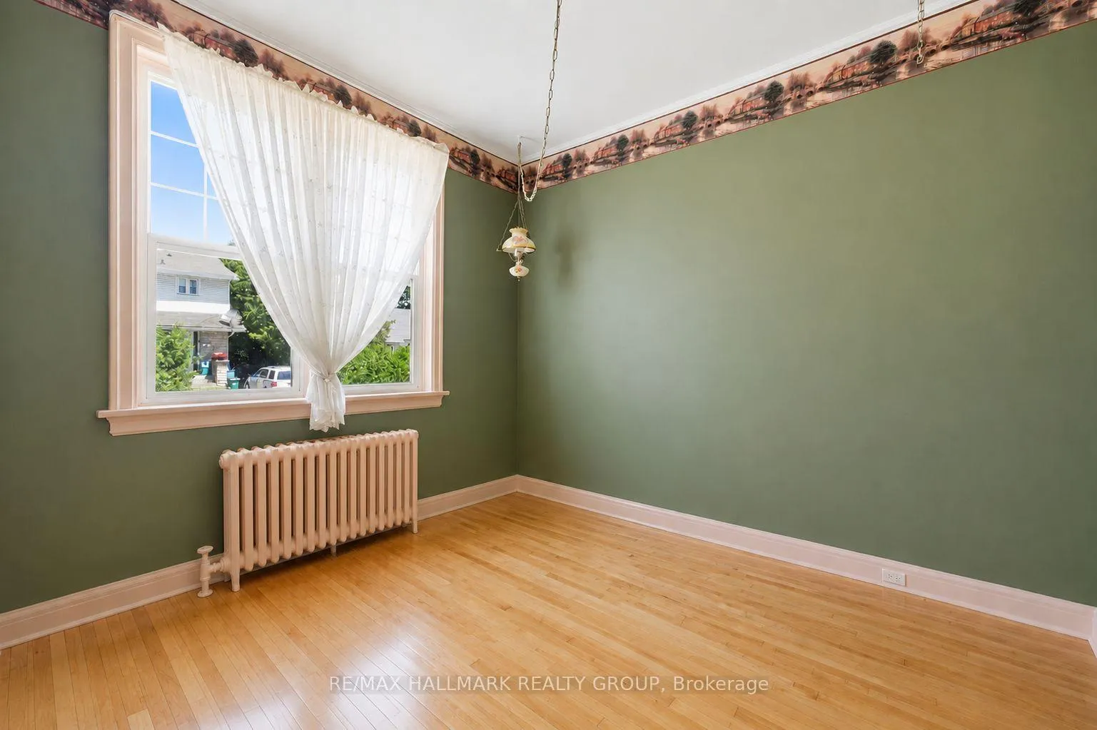 Photo 19 of 70 Queen Mary Street, Ottawa, Overbrook/Castle Heights — HOMEH