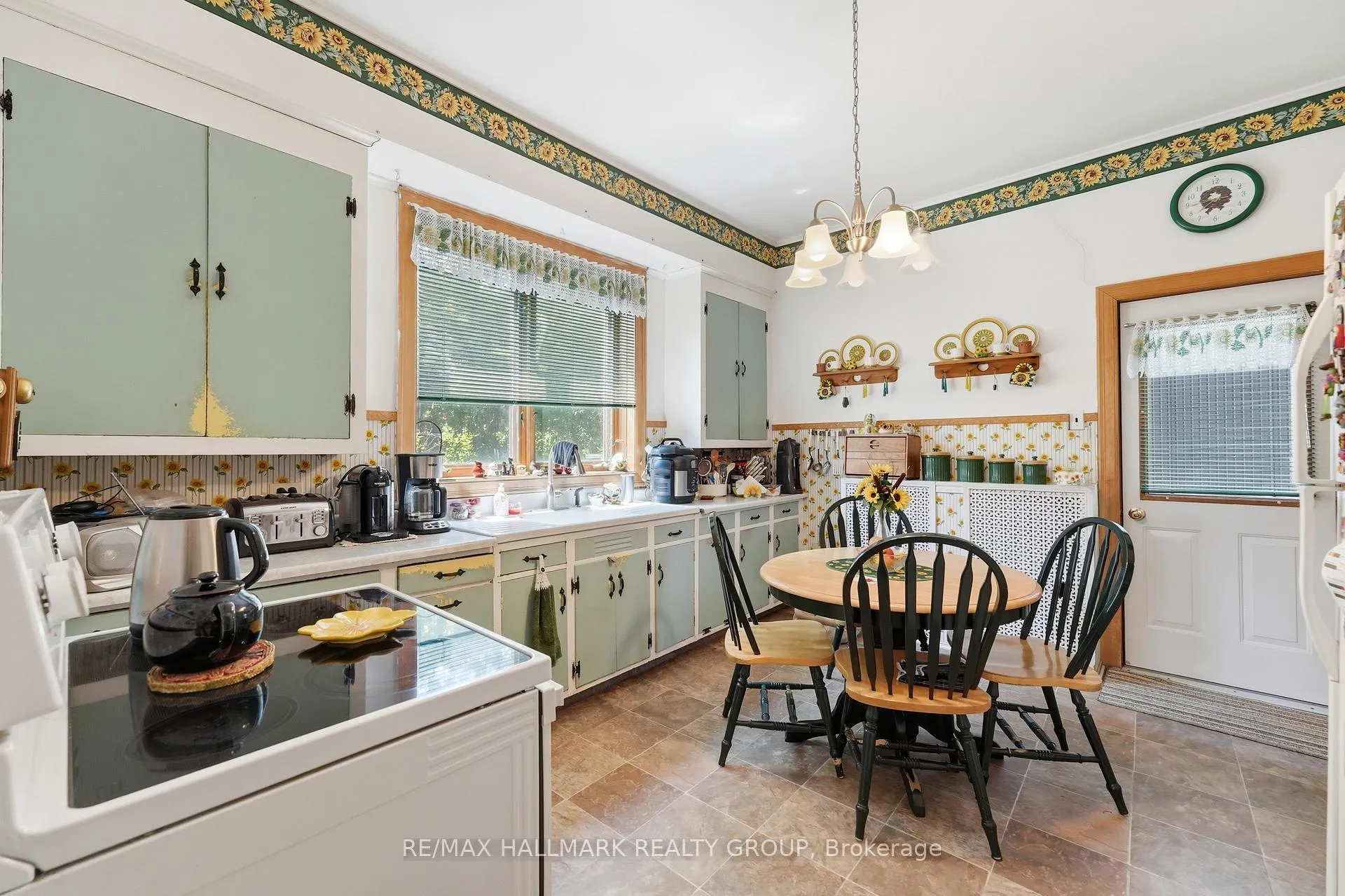 Photo 21 of 70 Queen Mary Street, Ottawa, Overbrook/Castle Heights — HOMEH