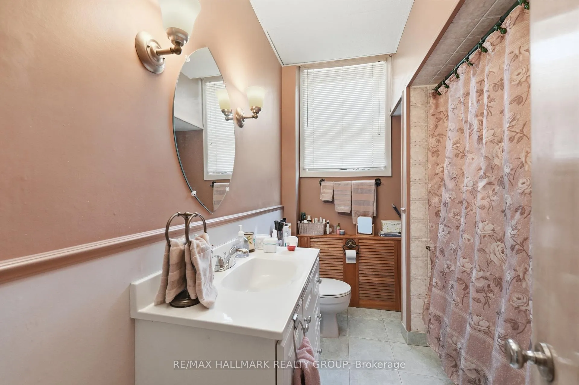 Photo 25 of 70 Queen Mary Street, Ottawa, Overbrook/Castle Heights — HOMEH