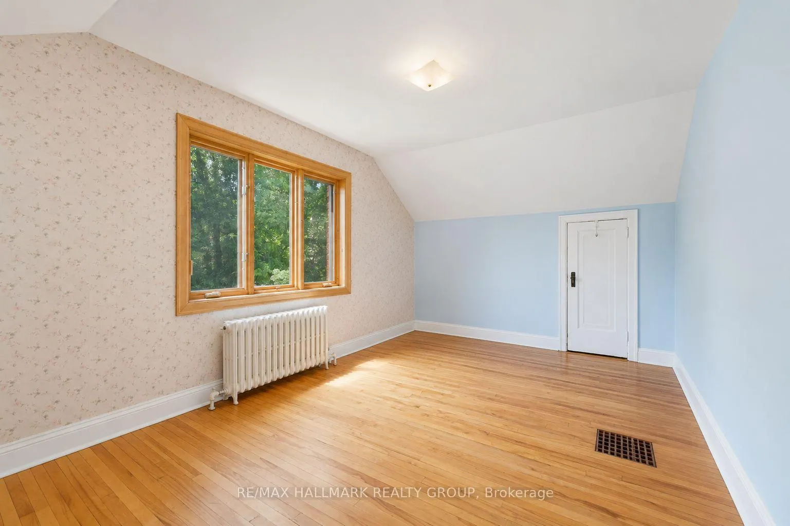 Photo 26 of 70 Queen Mary Street, Ottawa, Overbrook/Castle Heights — HOMEH