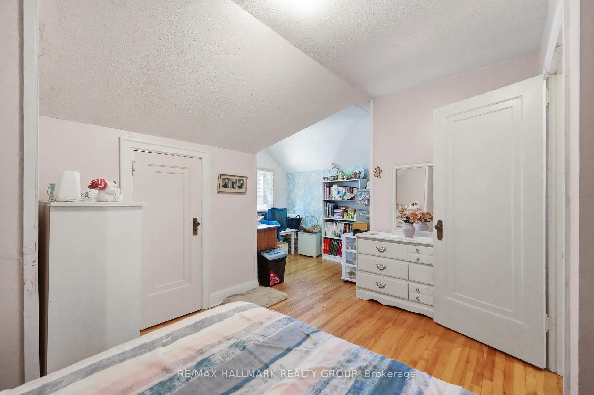 Photo 29 of 70 Queen Mary Street, Ottawa, Overbrook/Castle Heights — HOMEH