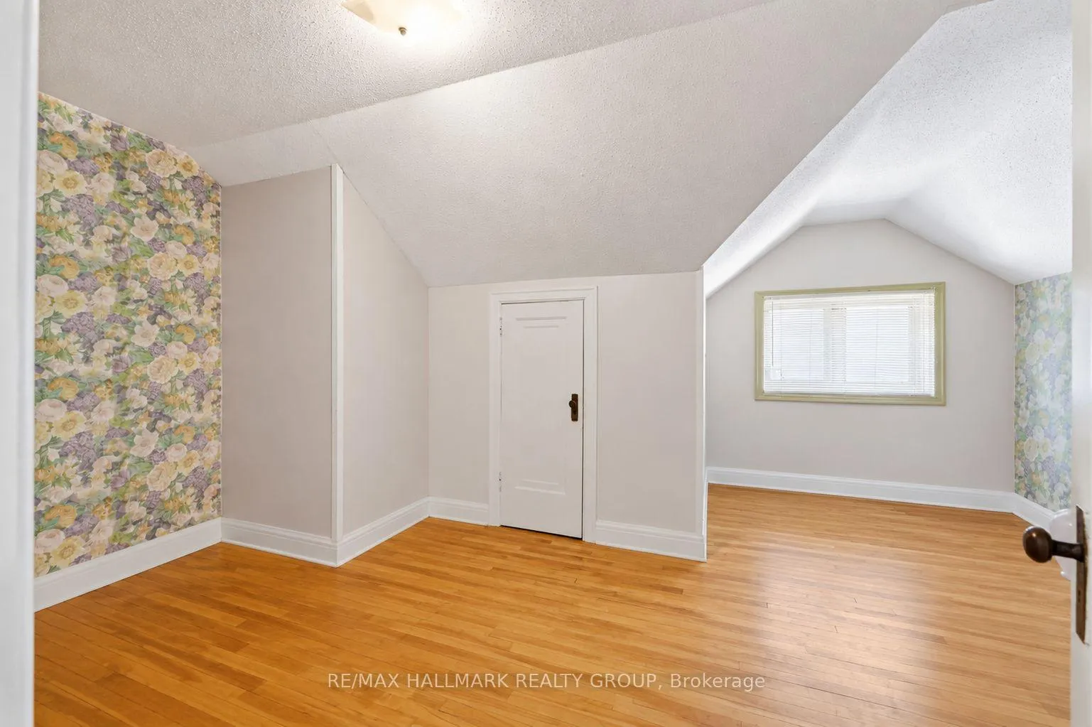 Photo 32 of 70 Queen Mary Street, Ottawa, Overbrook/Castle Heights — HOMEH