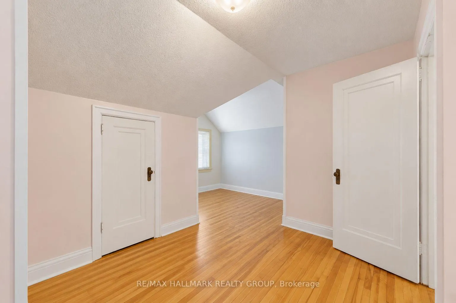 Photo 33 of 70 Queen Mary Street, Ottawa, Overbrook/Castle Heights — HOMEH