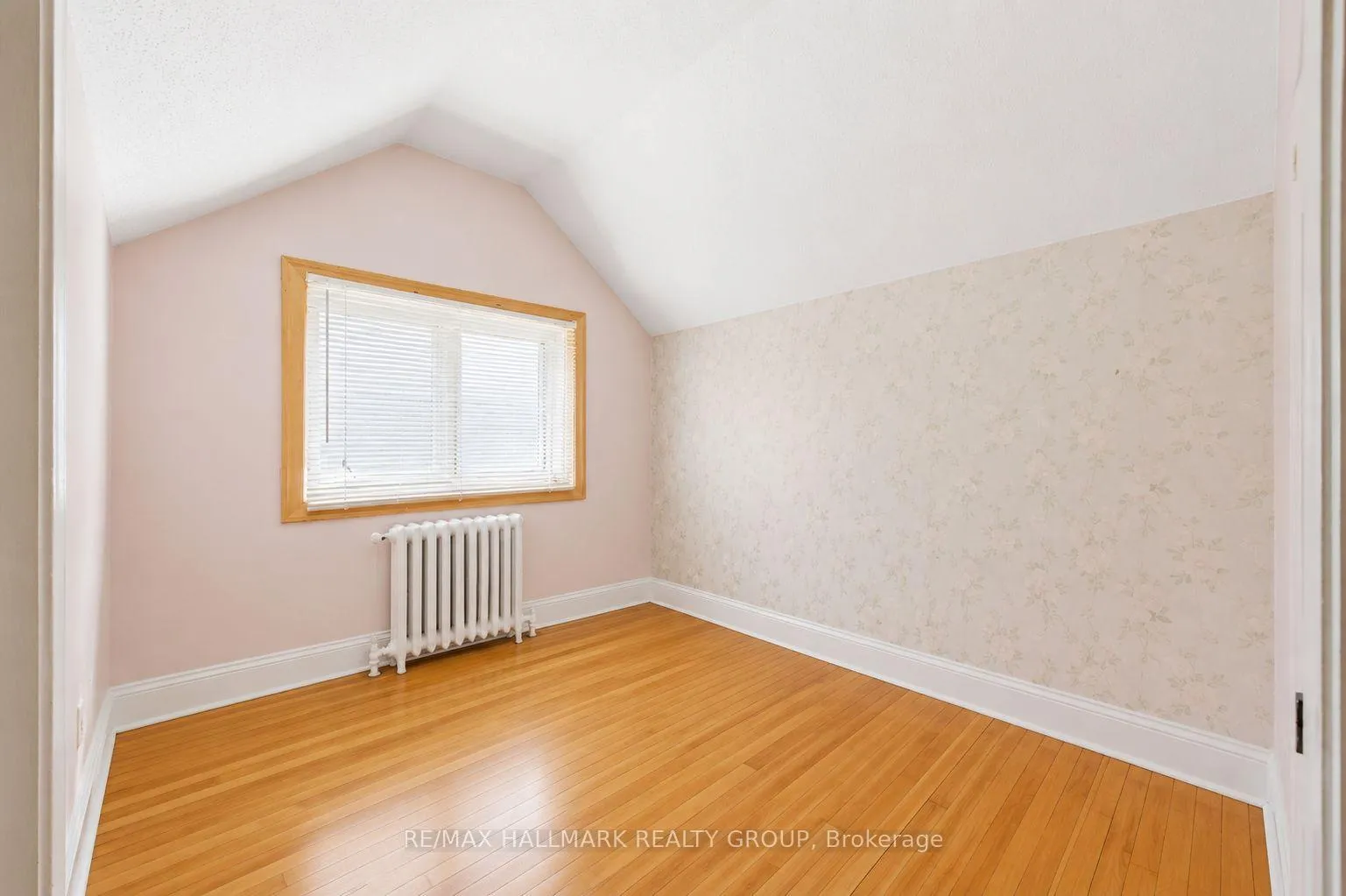 Photo 34 of 70 Queen Mary Street, Ottawa, Overbrook/Castle Heights — HOMEH