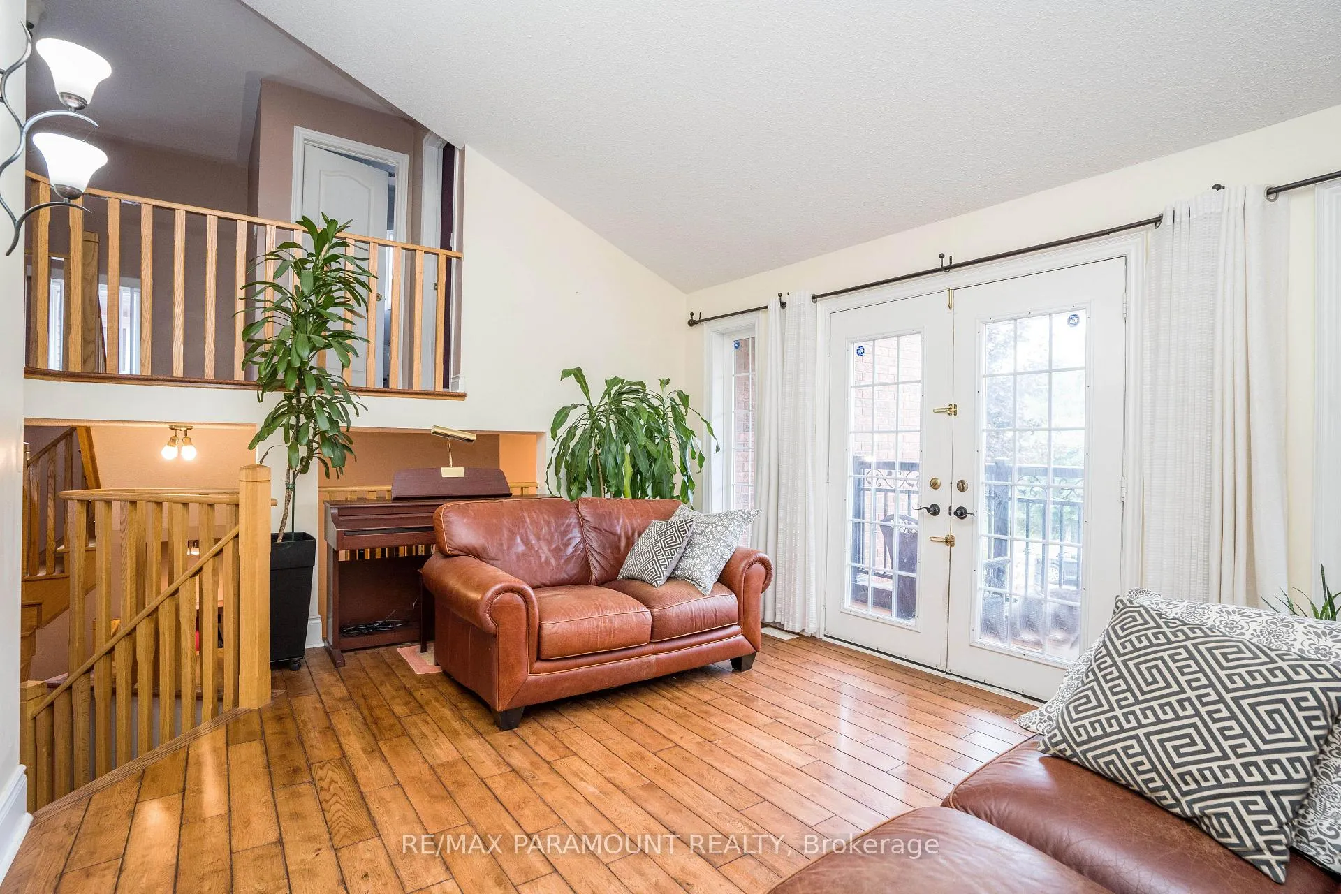 Photo 6 of 19 River Rock Crescent, Brampton, Fletcher's Meadow — HOMEH