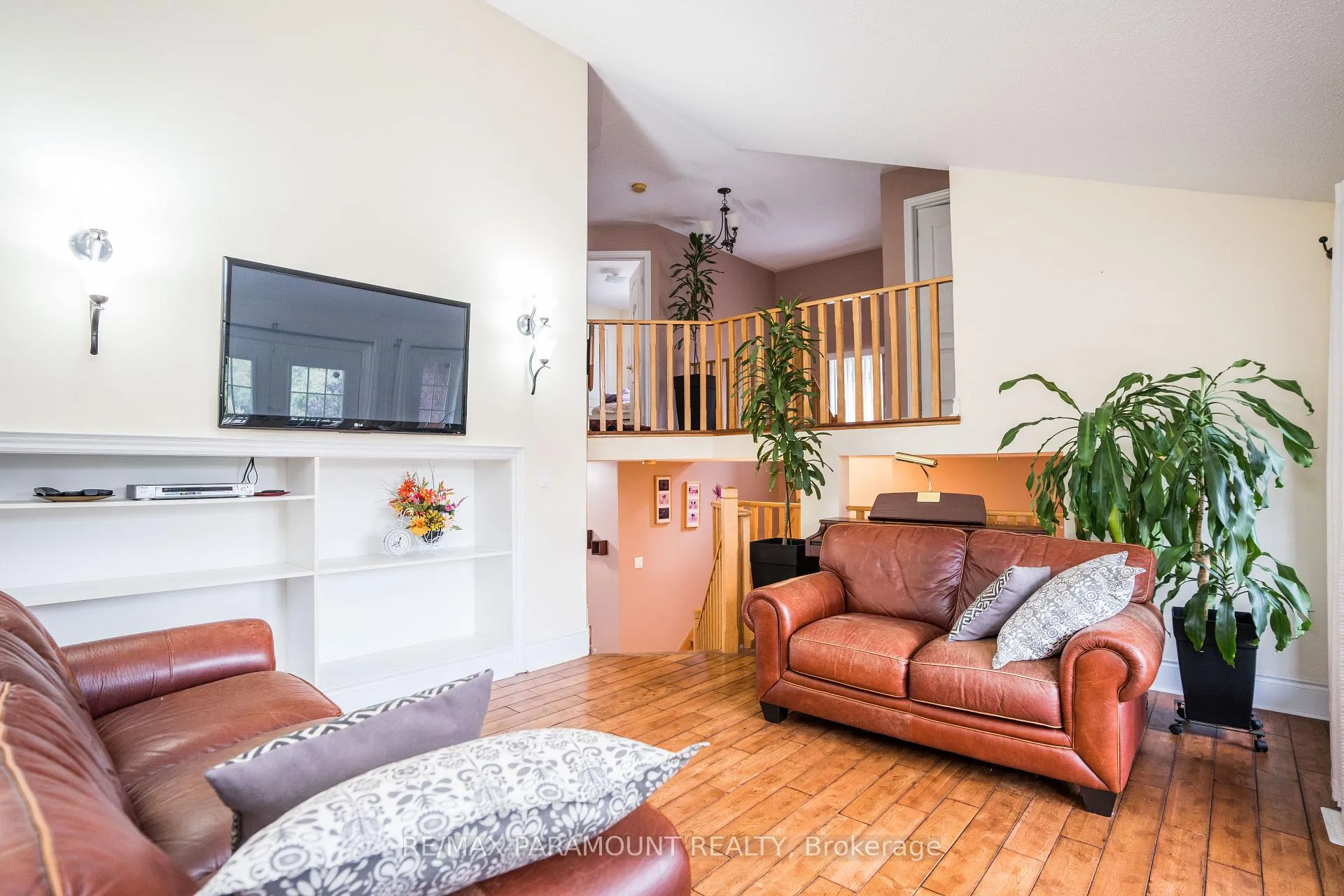 Photo 7 of 19 River Rock Crescent, Brampton, Fletcher's Meadow — HOMEH
