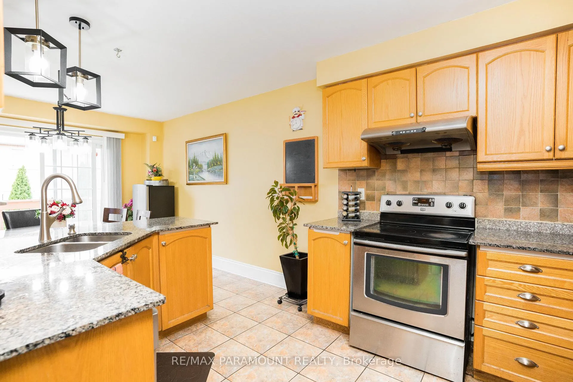 Photo 15 of 19 River Rock Crescent, Brampton, Fletcher's Meadow — HOMEH