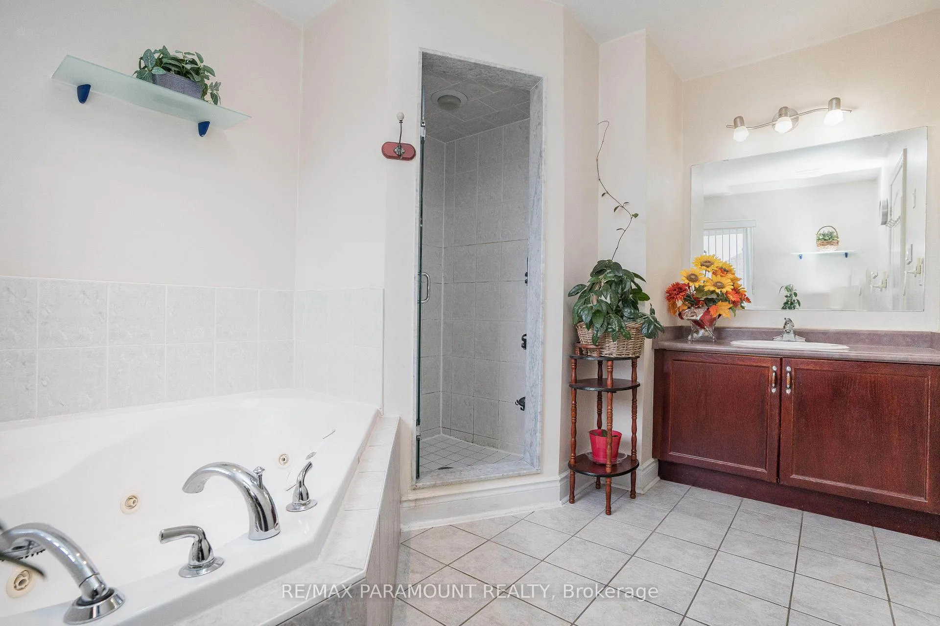 Photo 29 of 19 River Rock Crescent, Brampton, Fletcher's Meadow — HOMEH