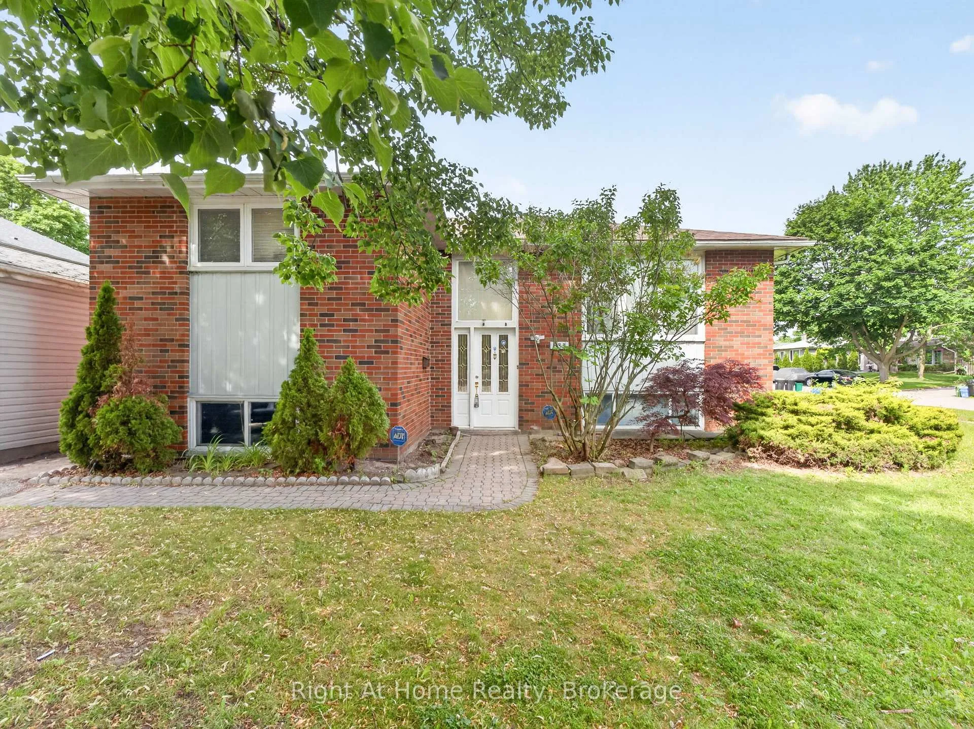 Front of 833 Vicki Drive