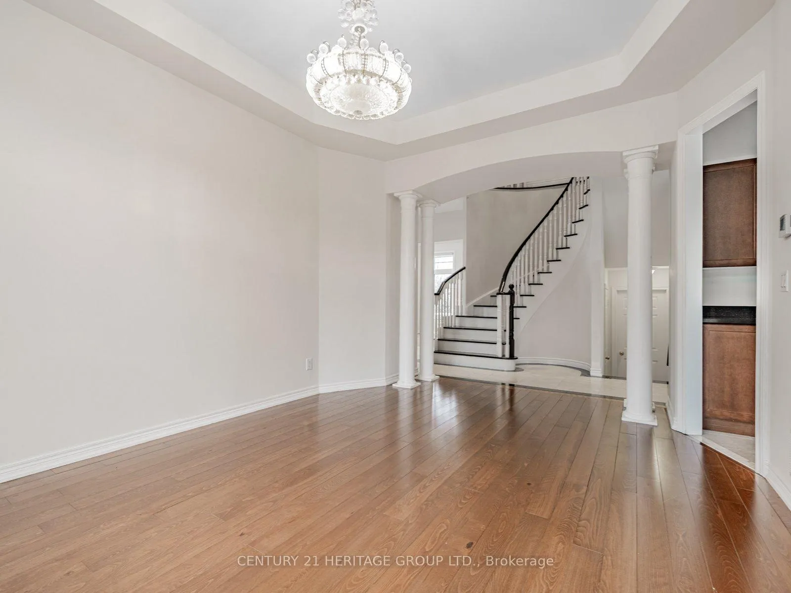 Photo 4 of 69 Morland Crescent, Aurora, Bayview Northeast — HOMEH