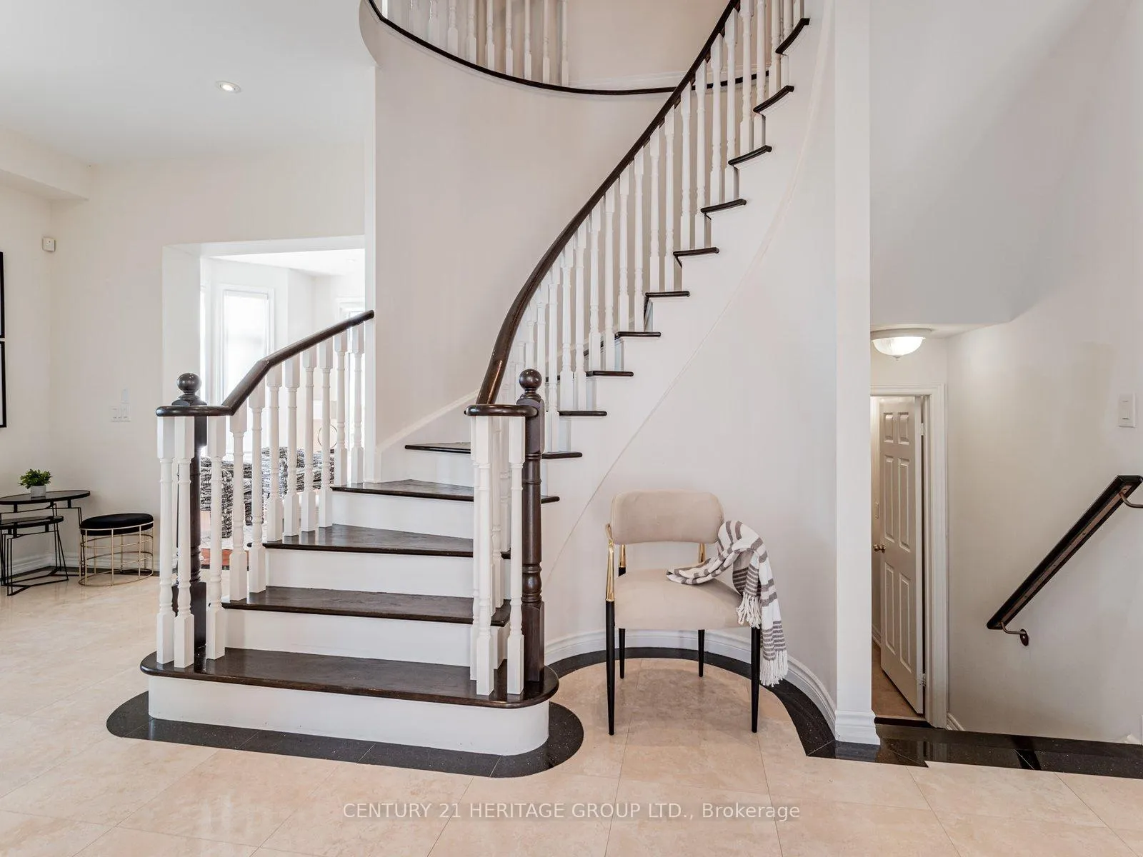 Photo 13 of 69 Morland Crescent, Aurora, Bayview Northeast — HOMEH