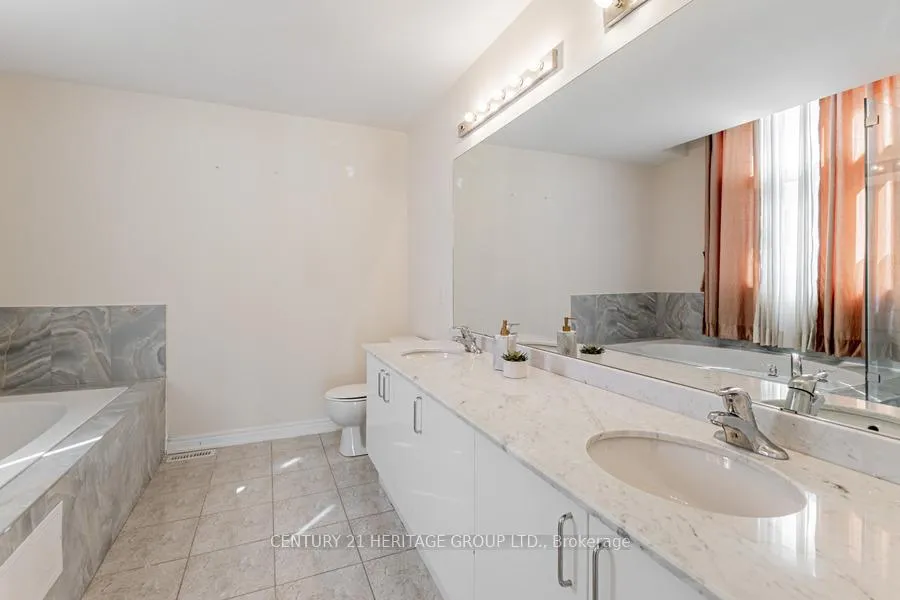 Photo 18 of 69 Morland Crescent, Aurora, Bayview Northeast — HOMEH