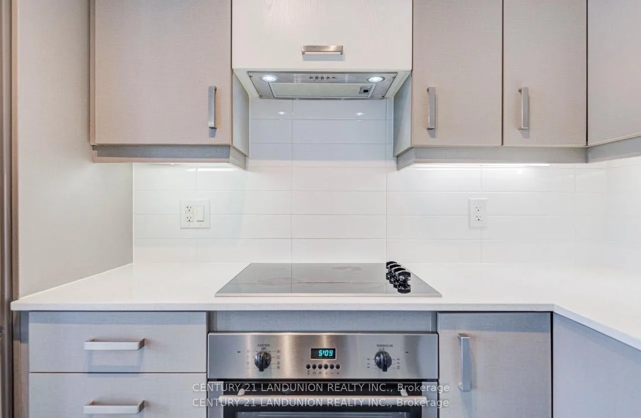 Photo 4 of Unit 808, 18 Uptown Drive, Markham, Unionville — HOMEH
