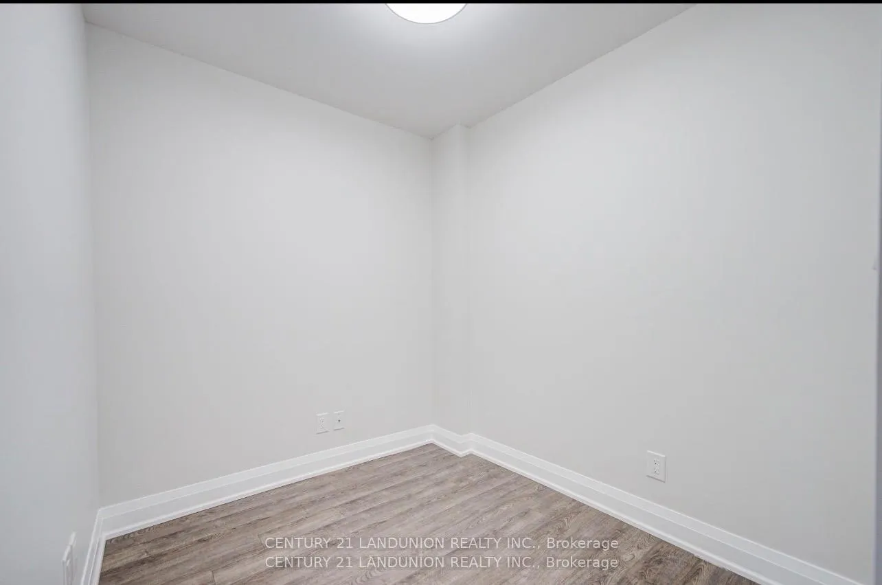 Photo 7 of Unit 808, 18 Uptown Drive, Markham, Unionville — HOMEH