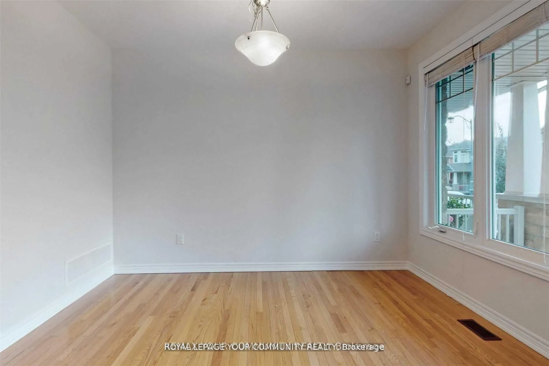 Photo 4 of 34 Thistle Avenue, Richmond Hill, Jefferson — HOMEH