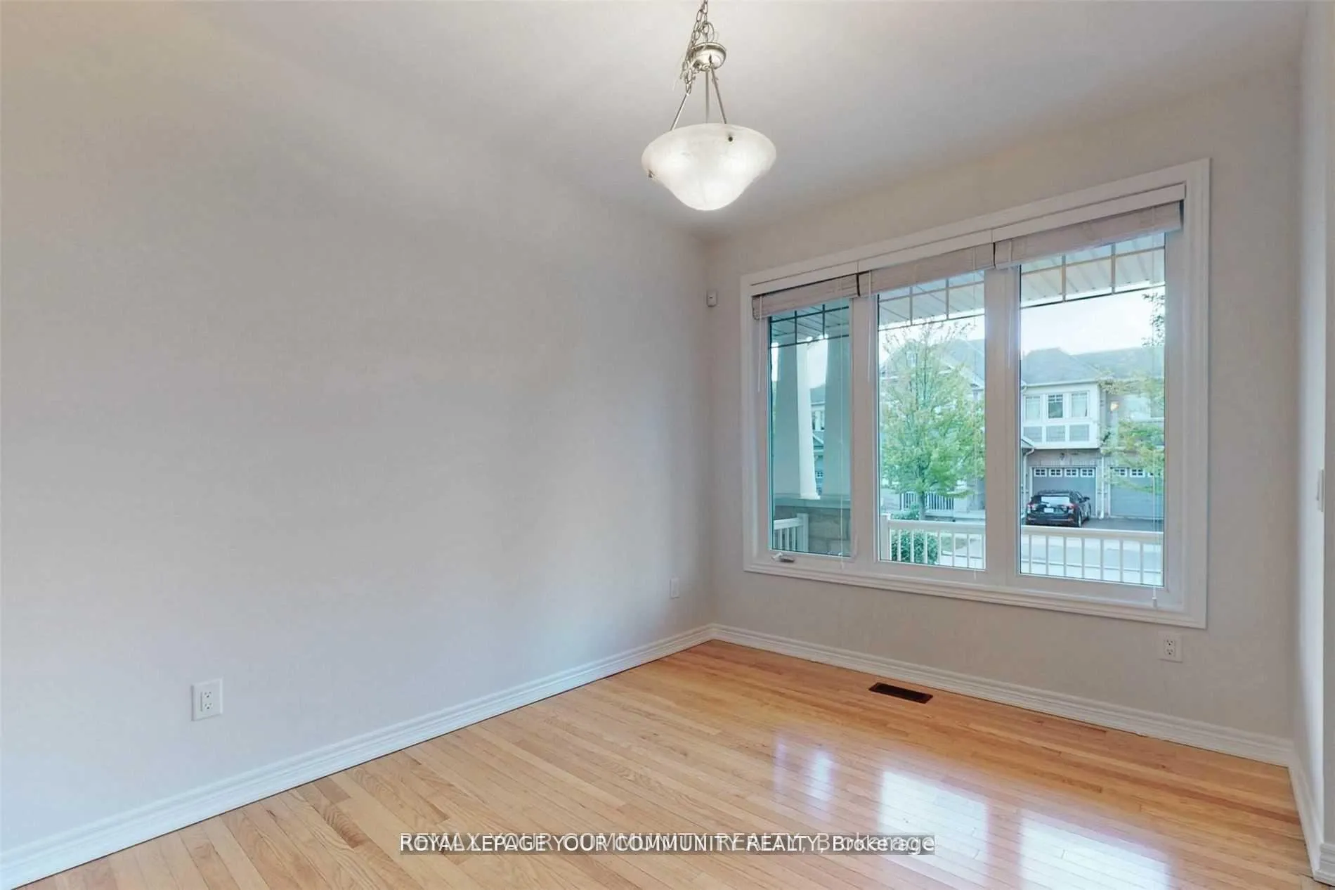 Photo 5 of 34 Thistle Avenue, Richmond Hill, Jefferson — HOMEH