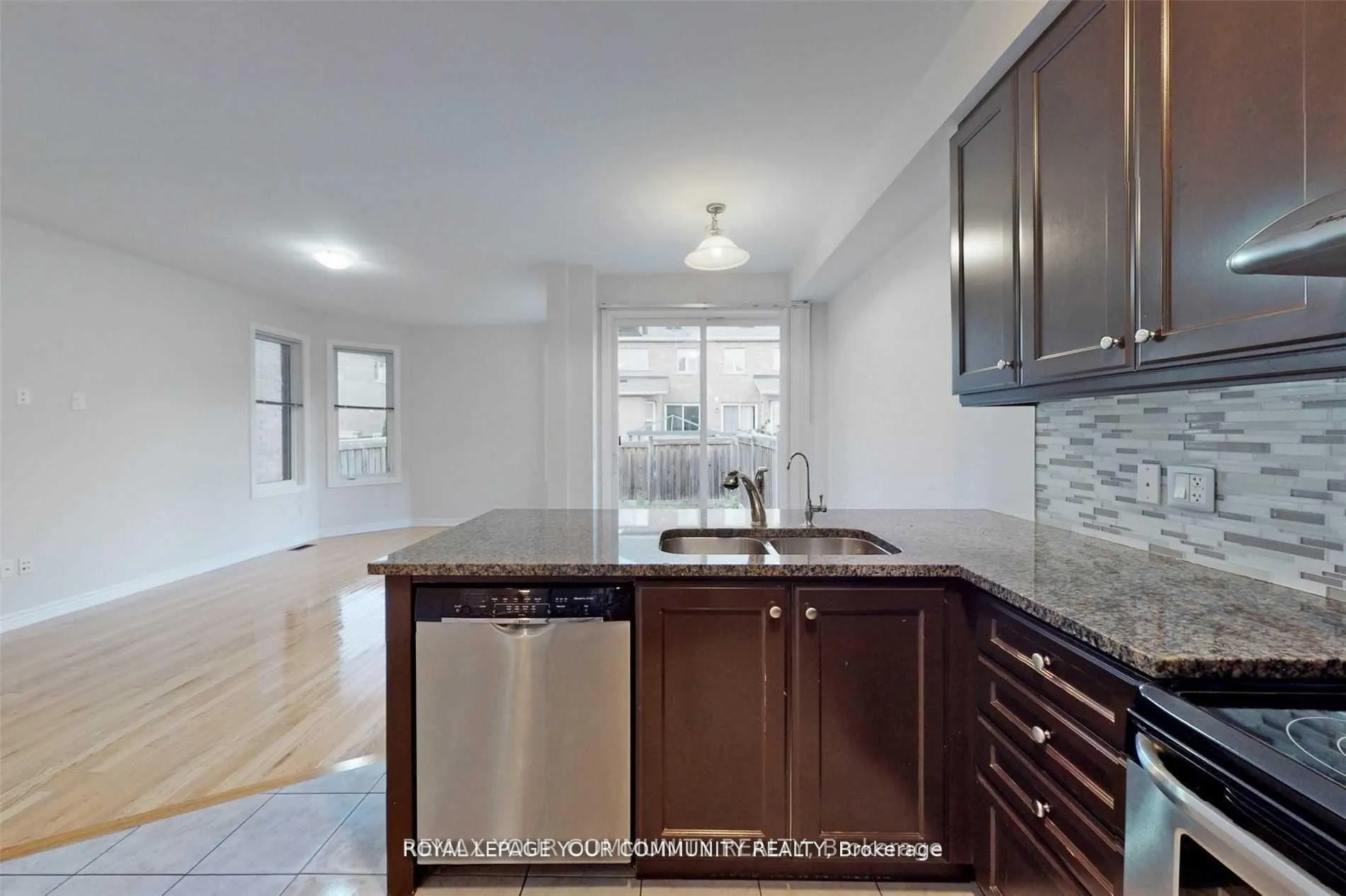 Photo 13 of 34 Thistle Avenue, Richmond Hill, Jefferson — HOMEH