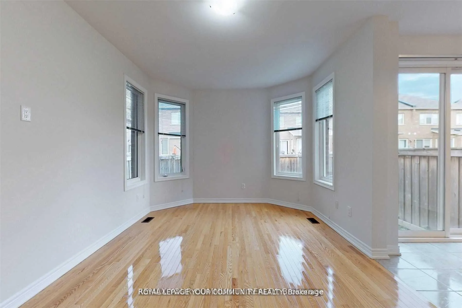 Photo 18 of 34 Thistle Avenue, Richmond Hill, Jefferson — HOMEH
