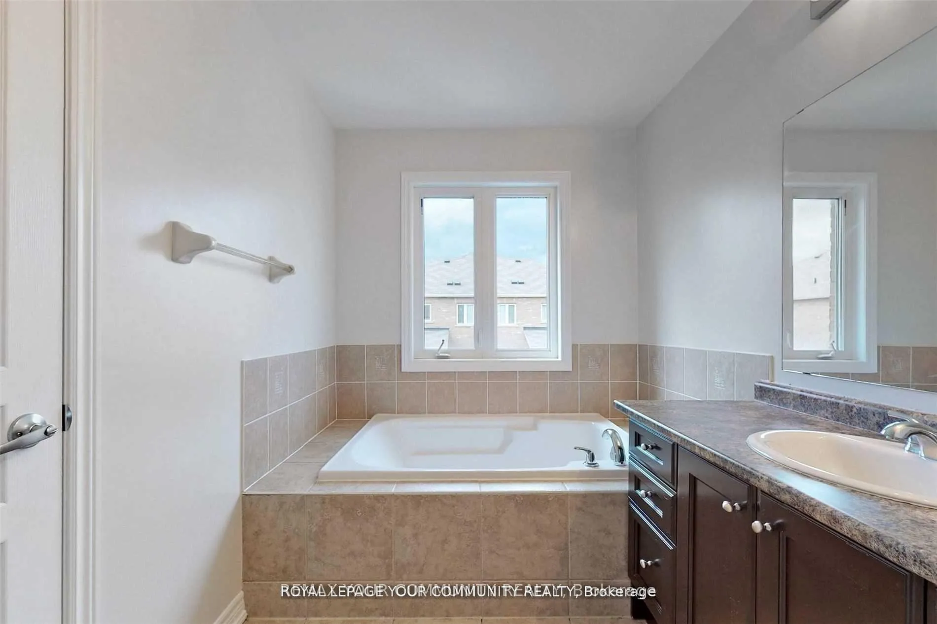 Photo 24 of 34 Thistle Avenue, Richmond Hill, Jefferson — HOMEH