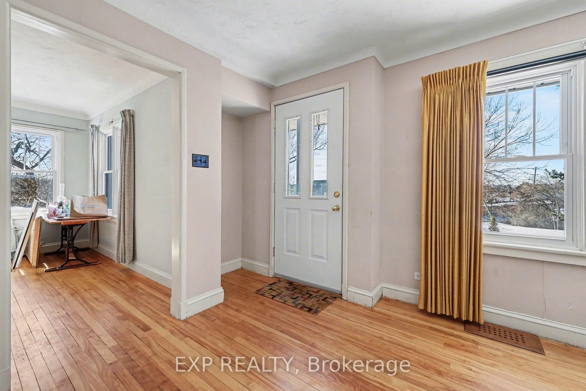 Photo 2 of 2511 Junction Avenue, Ottawa, Heron Park — HOMEH