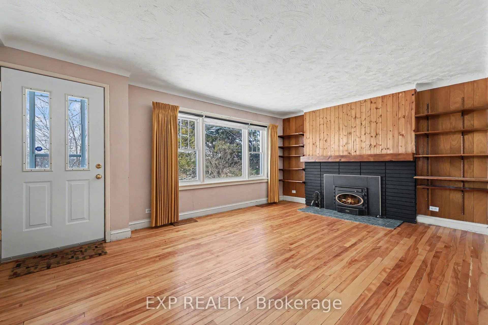 Photo 3 of 2511 Junction Avenue, Ottawa, Heron Park — HOMEH